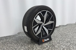 musta Volkswagen ID.4 2022 kuva 13.