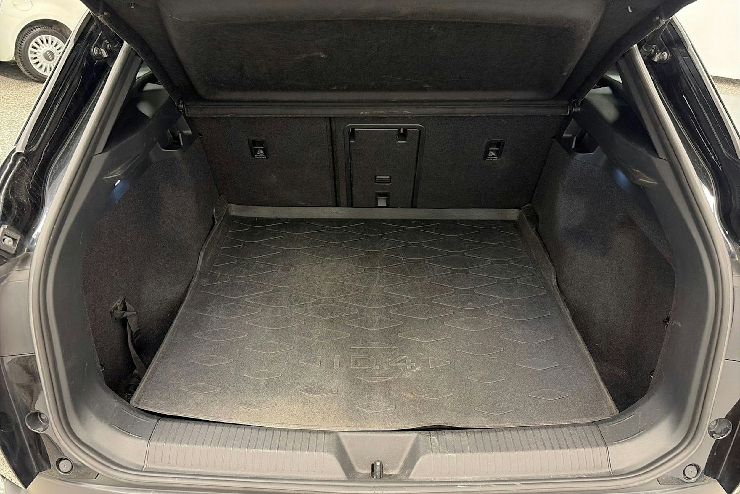 musta Volkswagen ID.4 2022 kuva 14.
