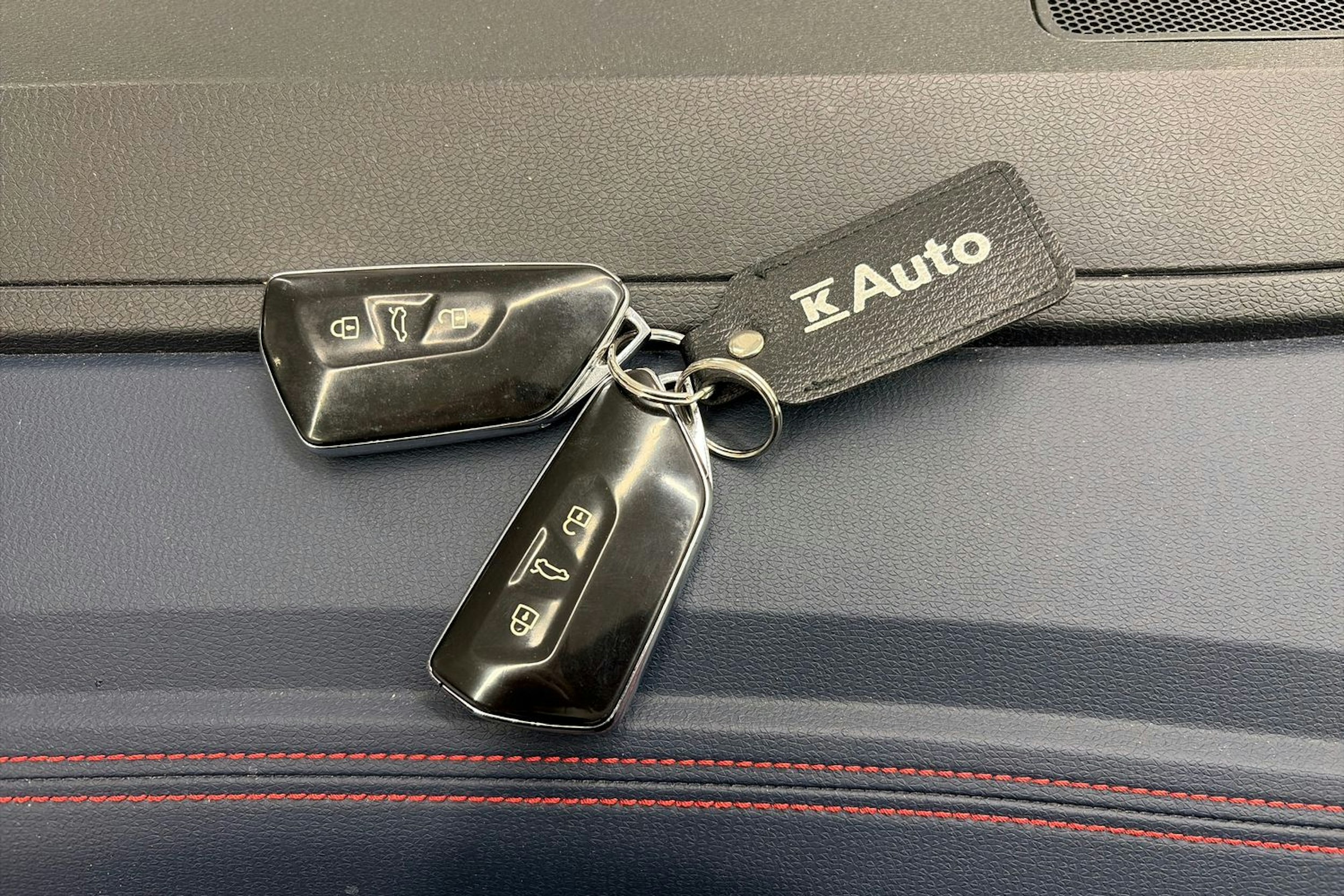 musta Volkswagen ID.4 2022 kuva 27.