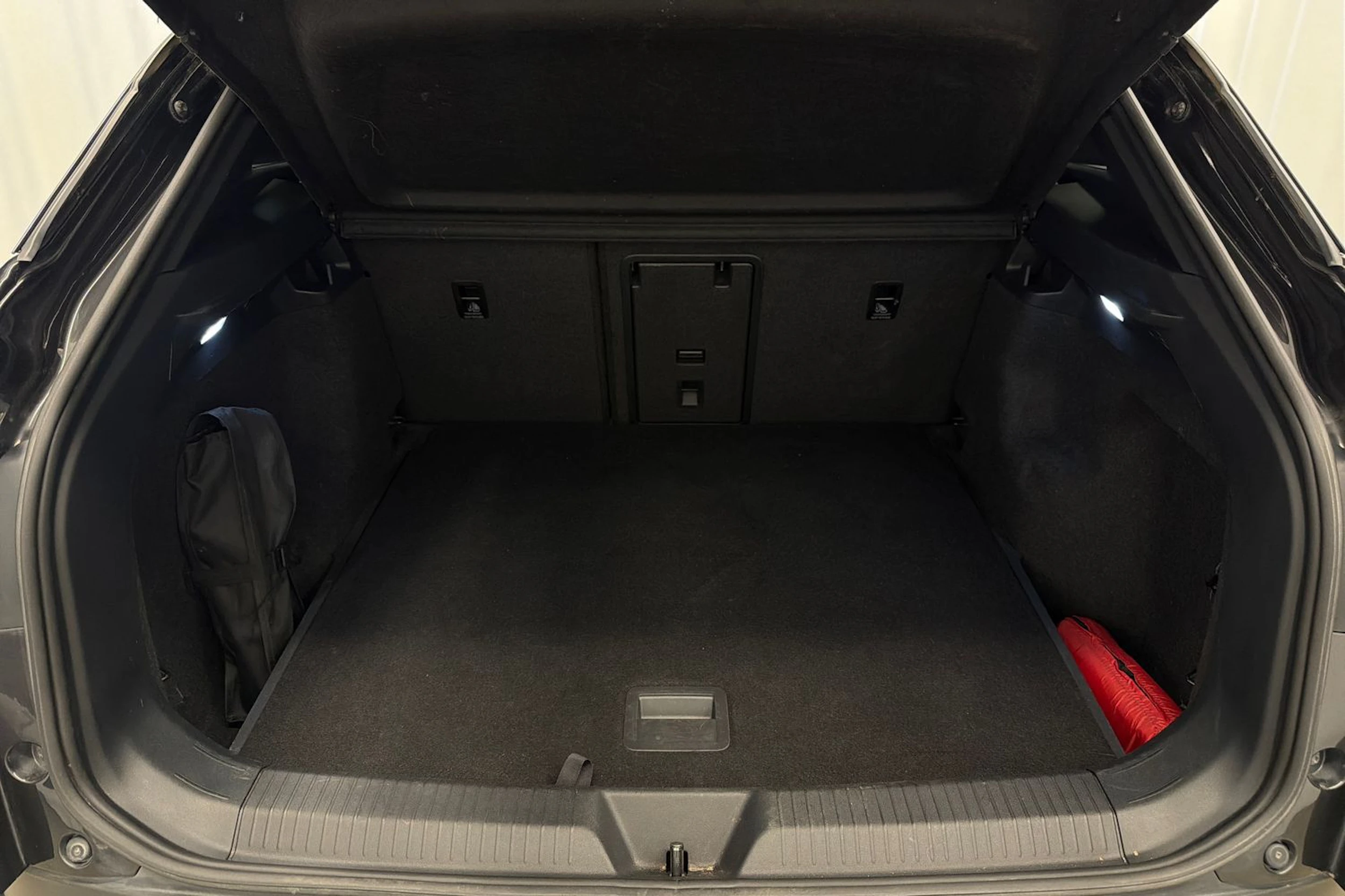 harmaa Volkswagen ID.4 2022 kuva 13.