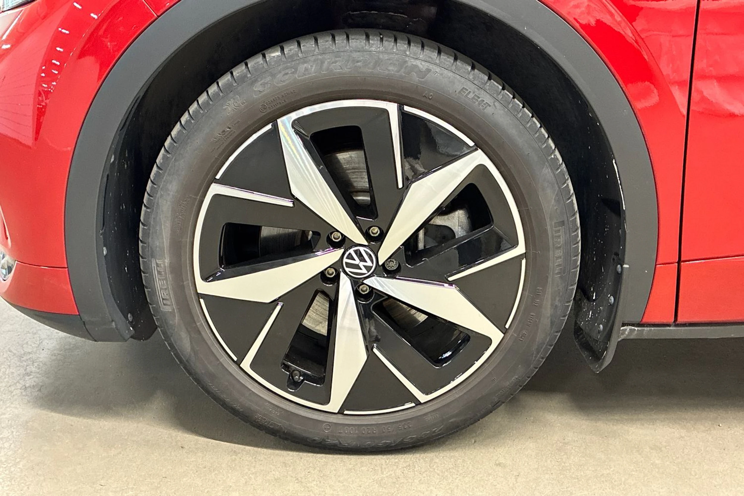 punainen Volkswagen ID.4 2022 kuva 10.