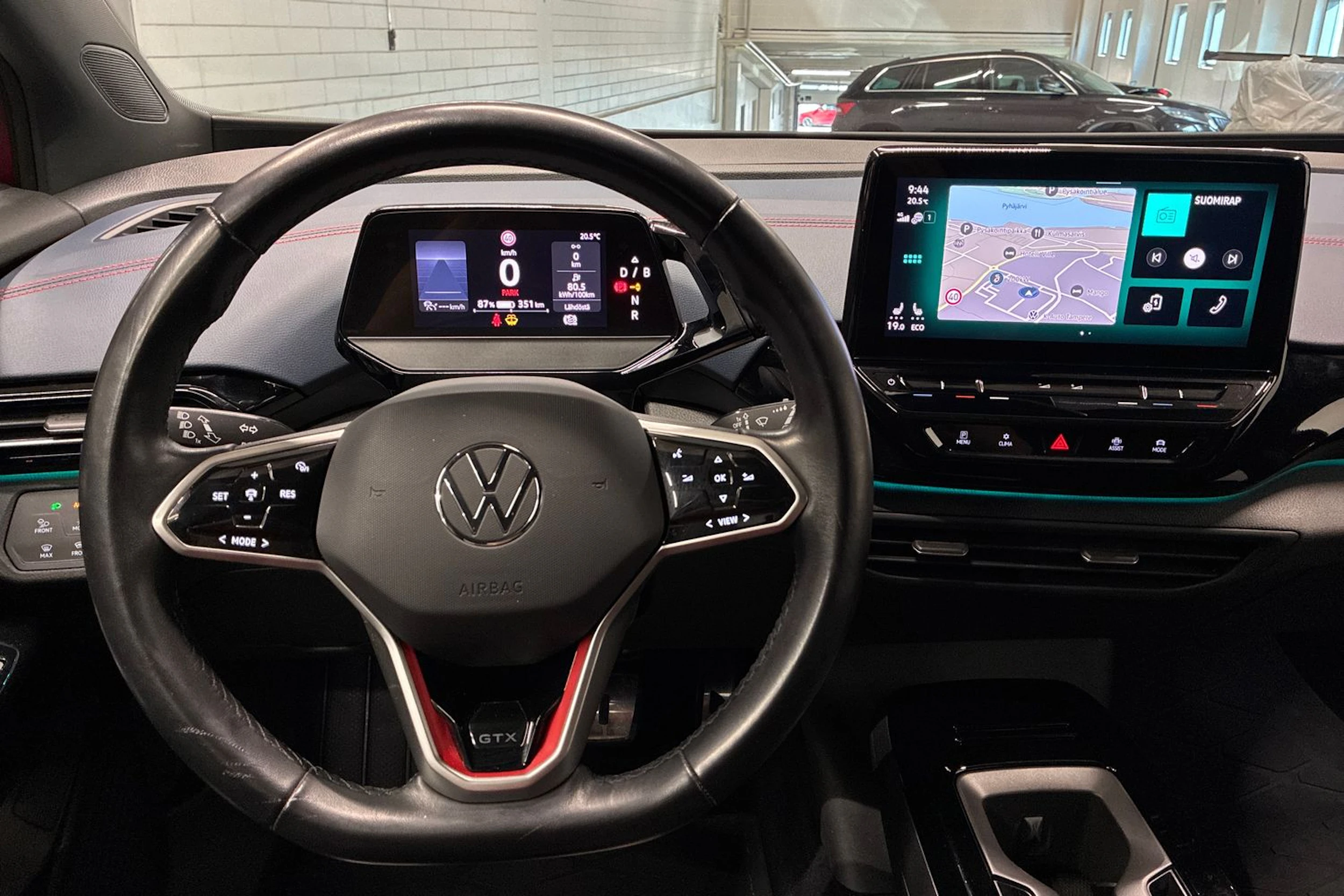 punainen Volkswagen ID.4 2022 kuva 11.