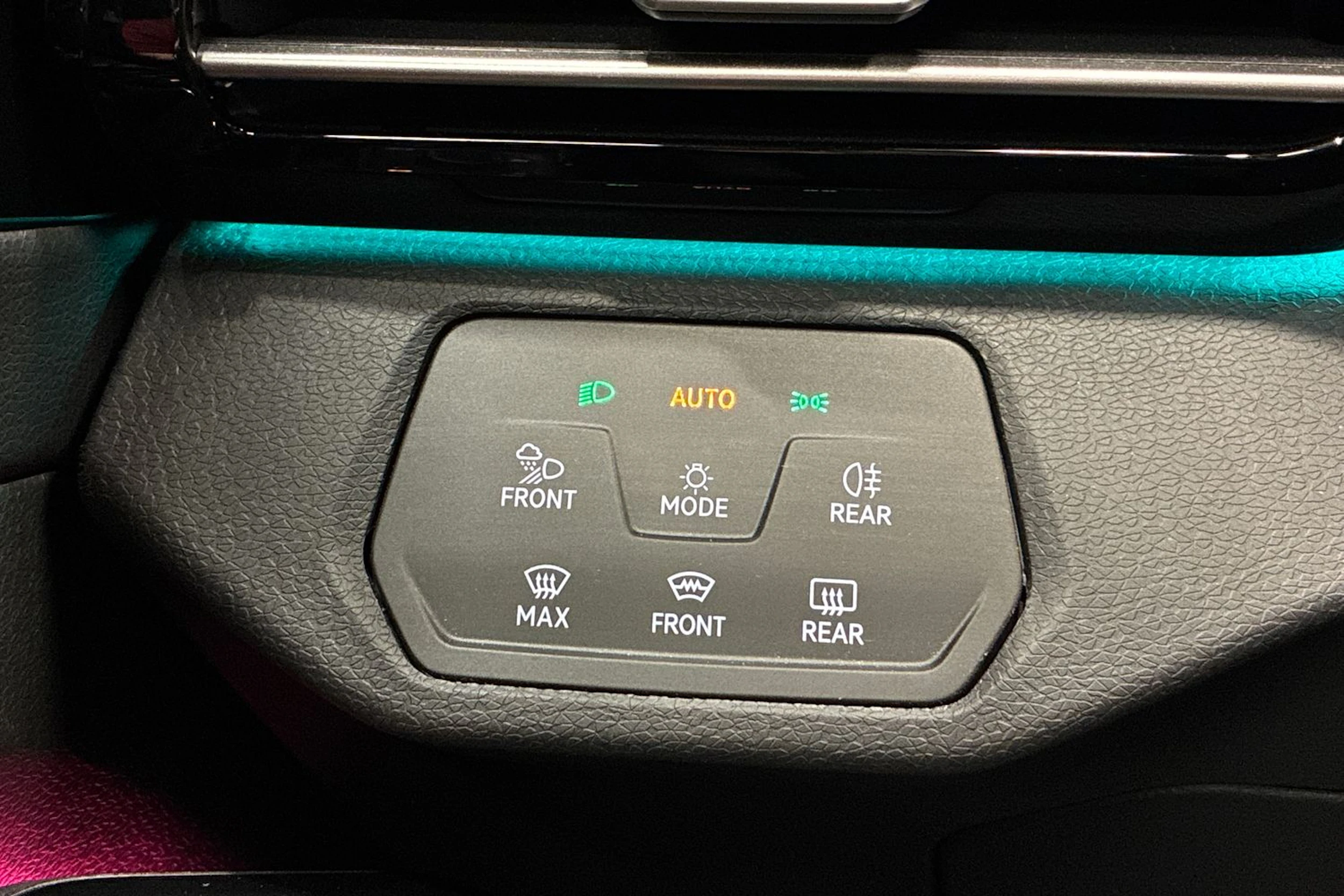 punainen Volkswagen ID.4 2022 kuva 15.