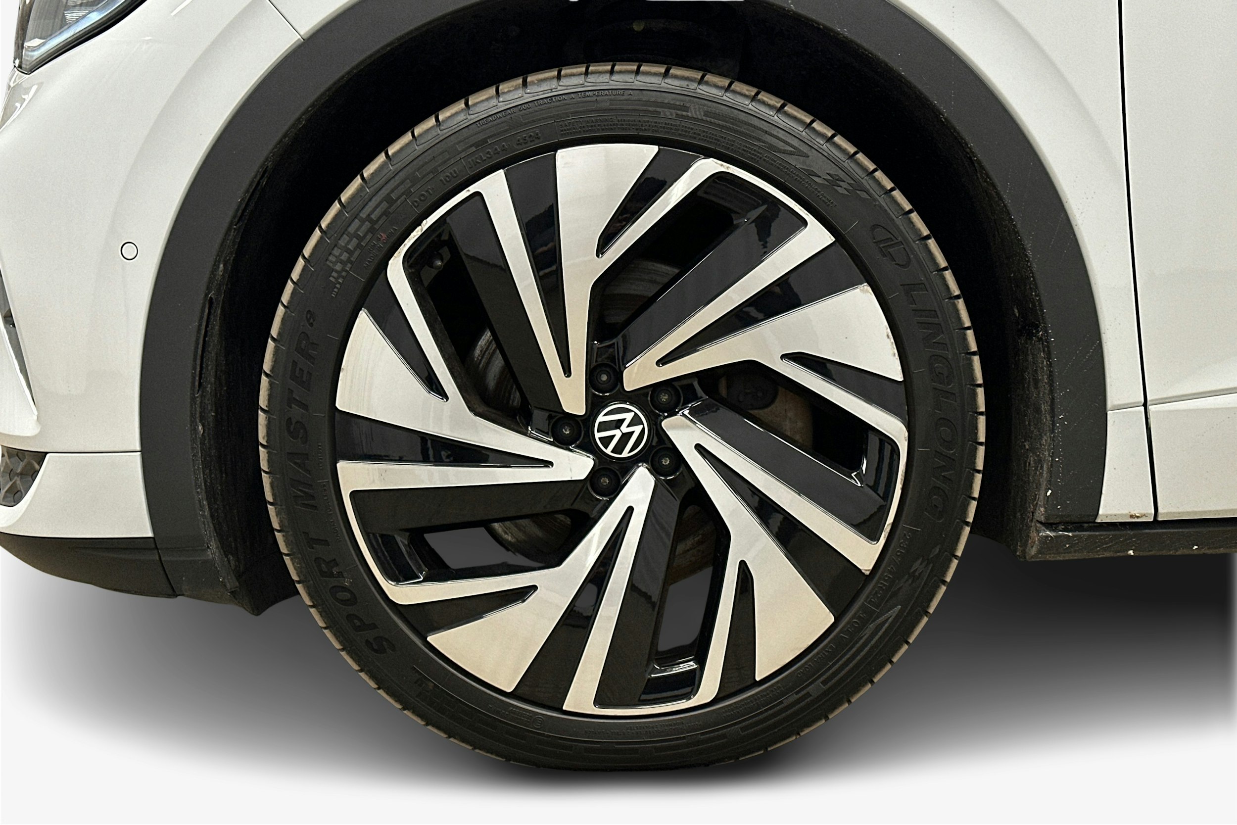 valkoinen Volkswagen ID.4 2022 kuva 9.