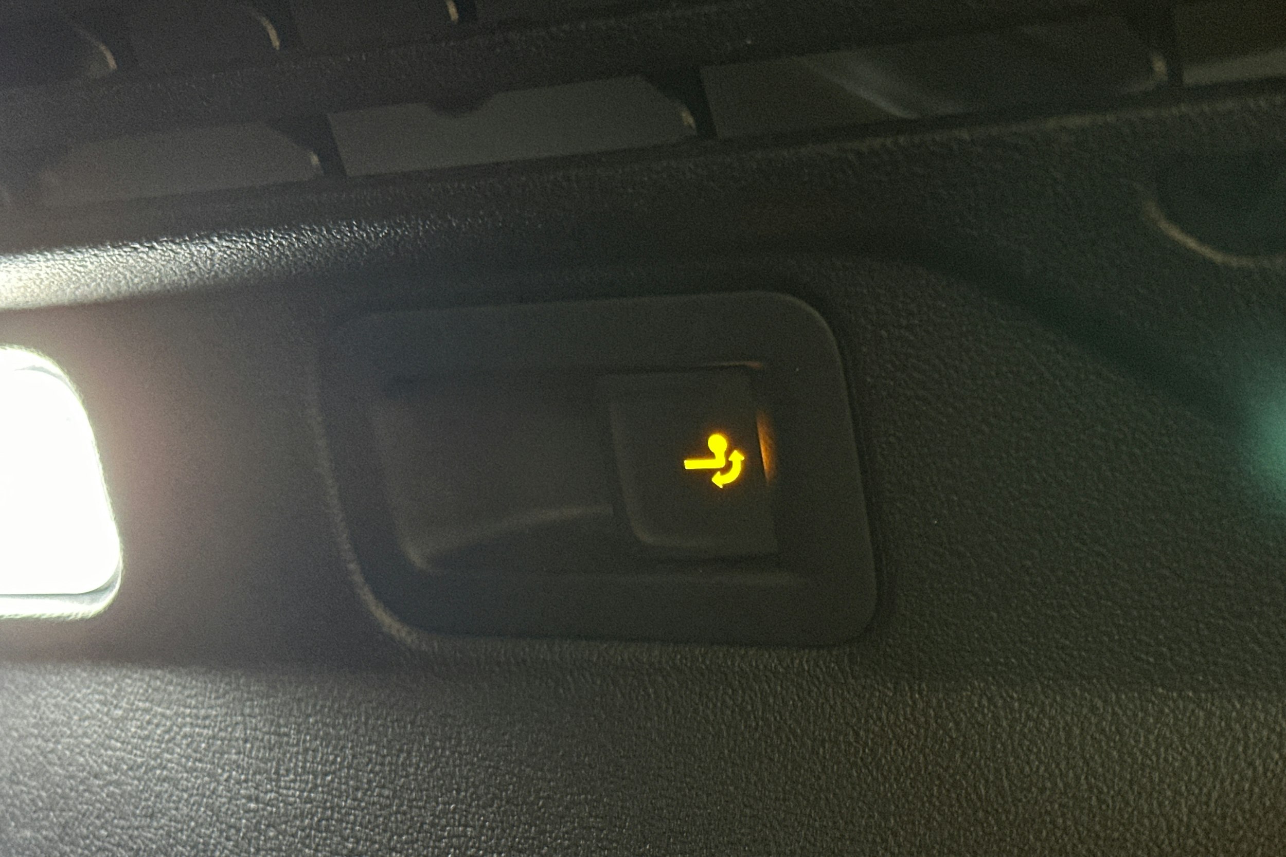 valkoinen Volkswagen ID.4 2022 kuva 12.