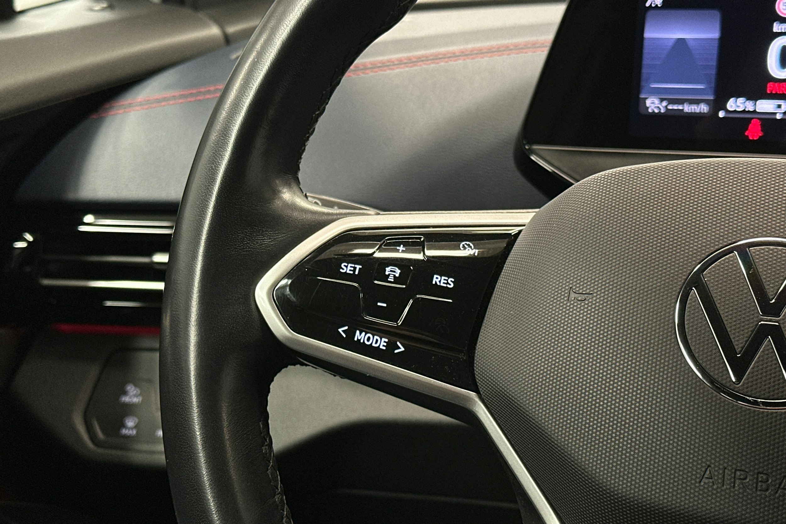 valkoinen Volkswagen ID.4 2022 kuva 15.