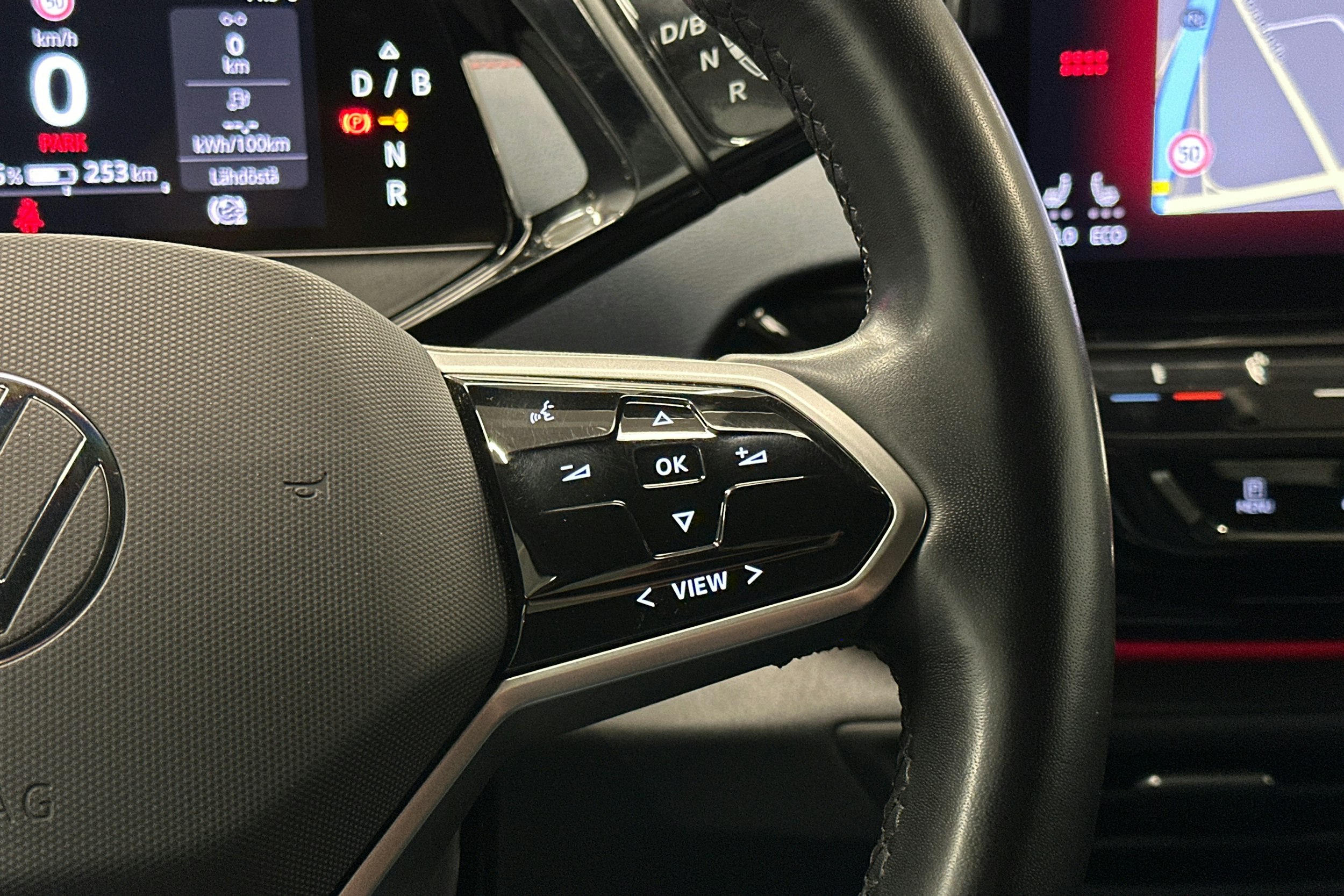 valkoinen Volkswagen ID.4 2022 kuva 16.