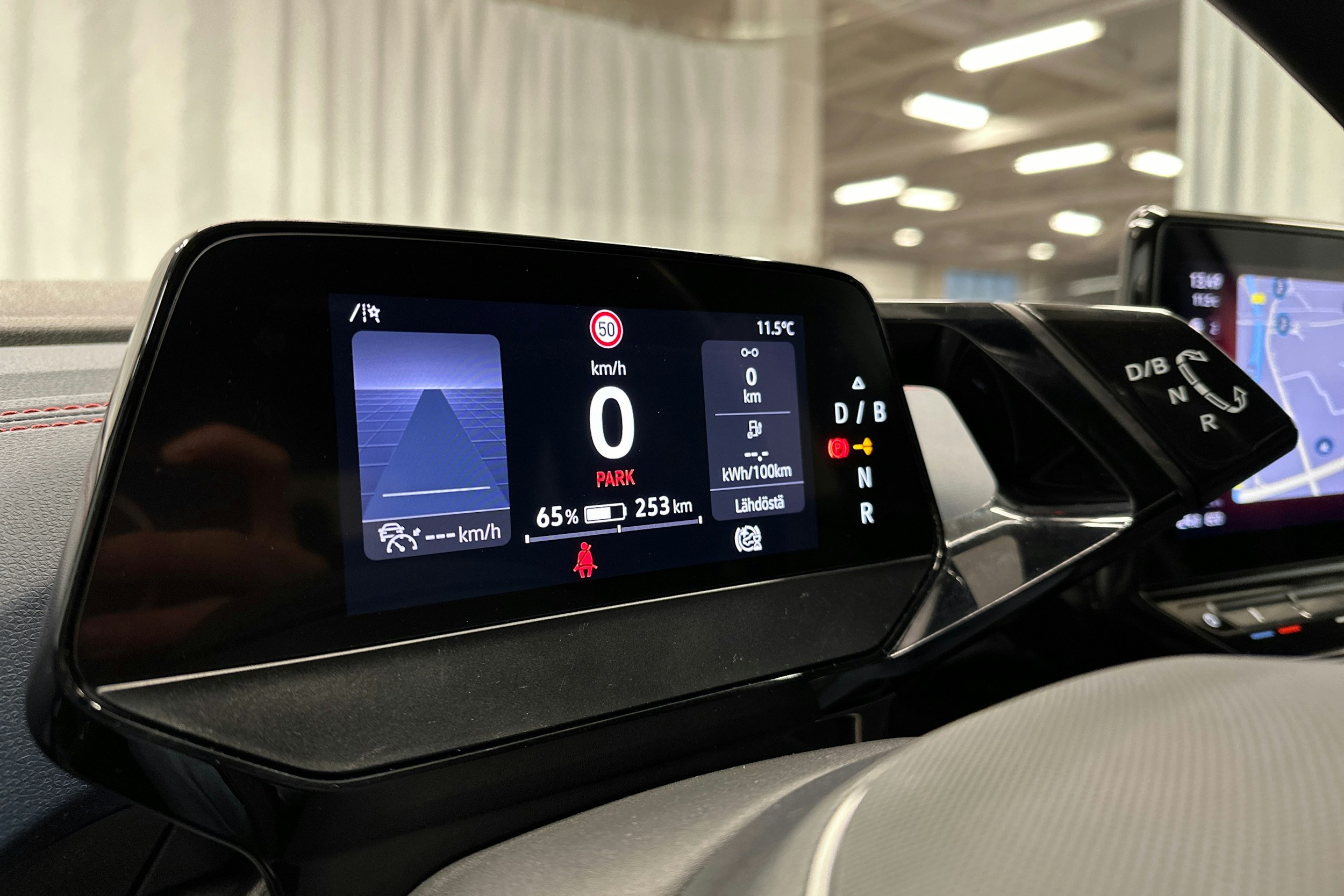 valkoinen Volkswagen ID.4 2022 kuva 17.