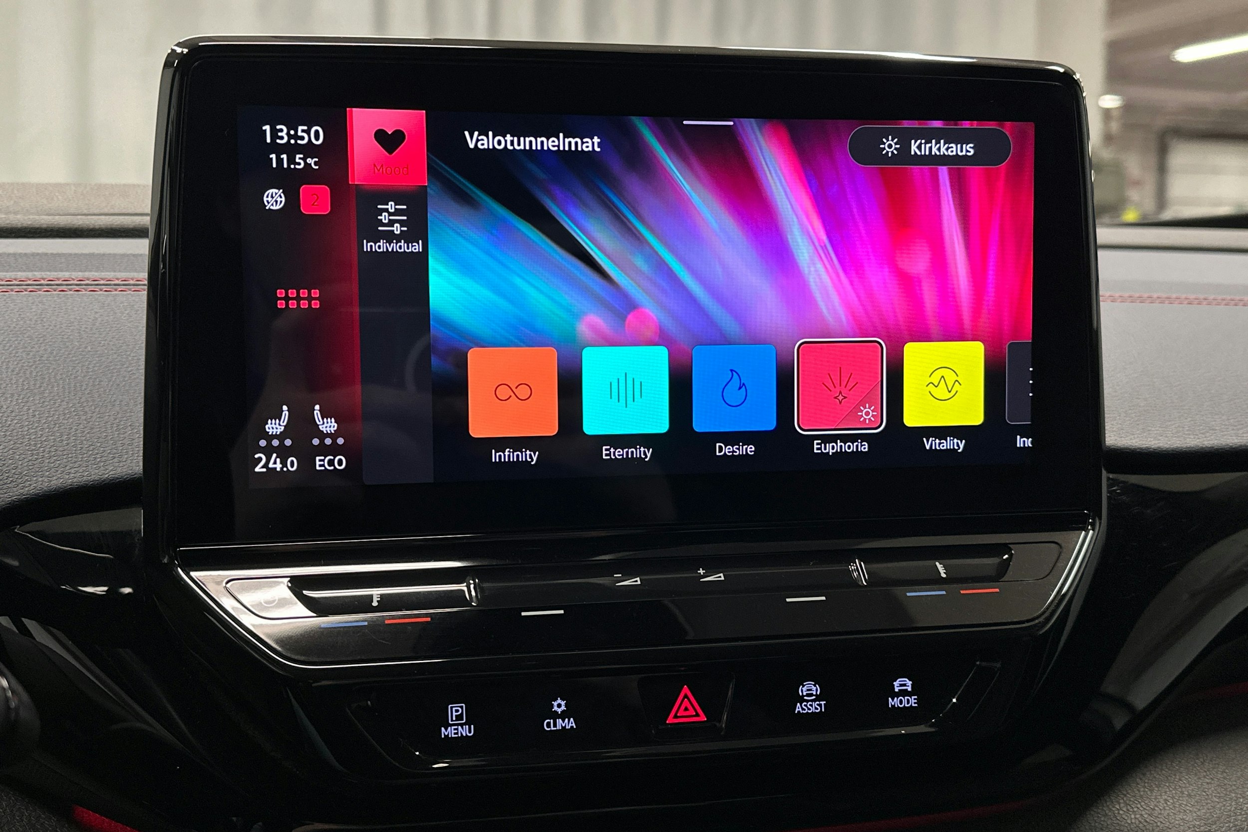 valkoinen Volkswagen ID.4 2022 kuva 20.