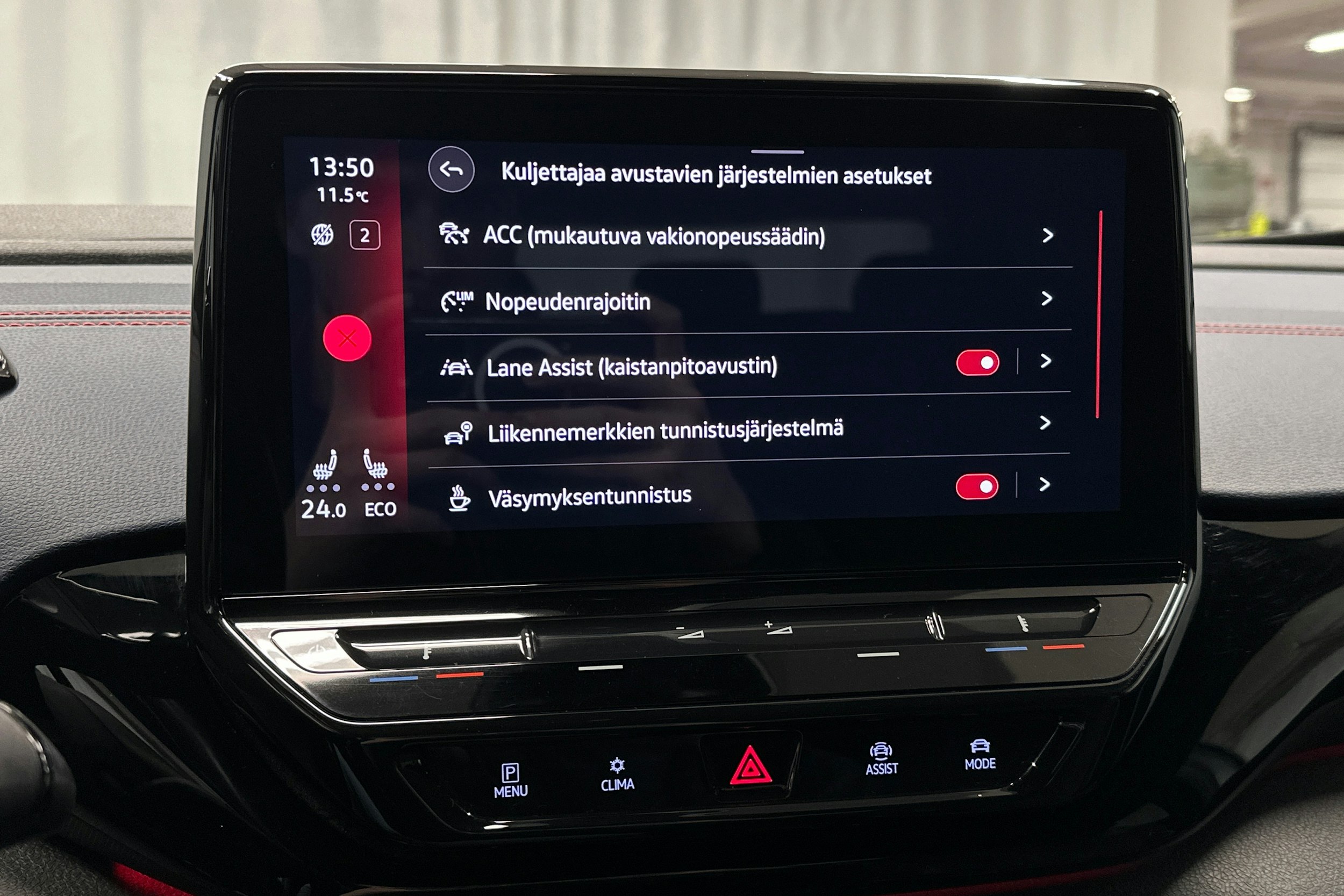 valkoinen Volkswagen ID.4 2022 kuva 22.