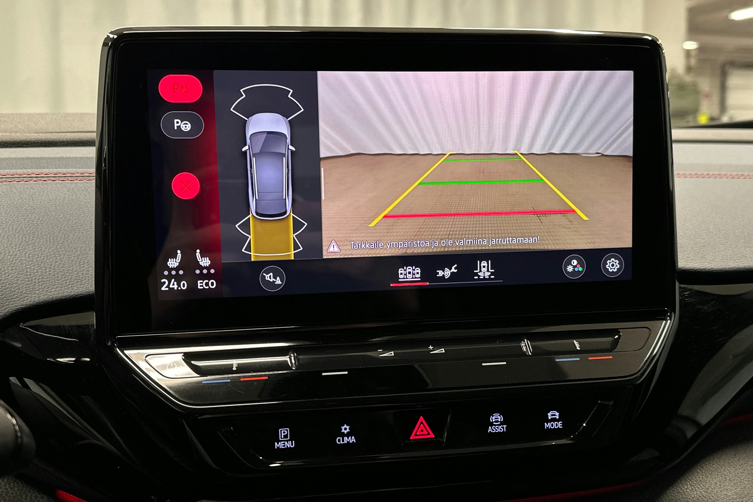 valkoinen Volkswagen ID.4 2022 kuva 24.