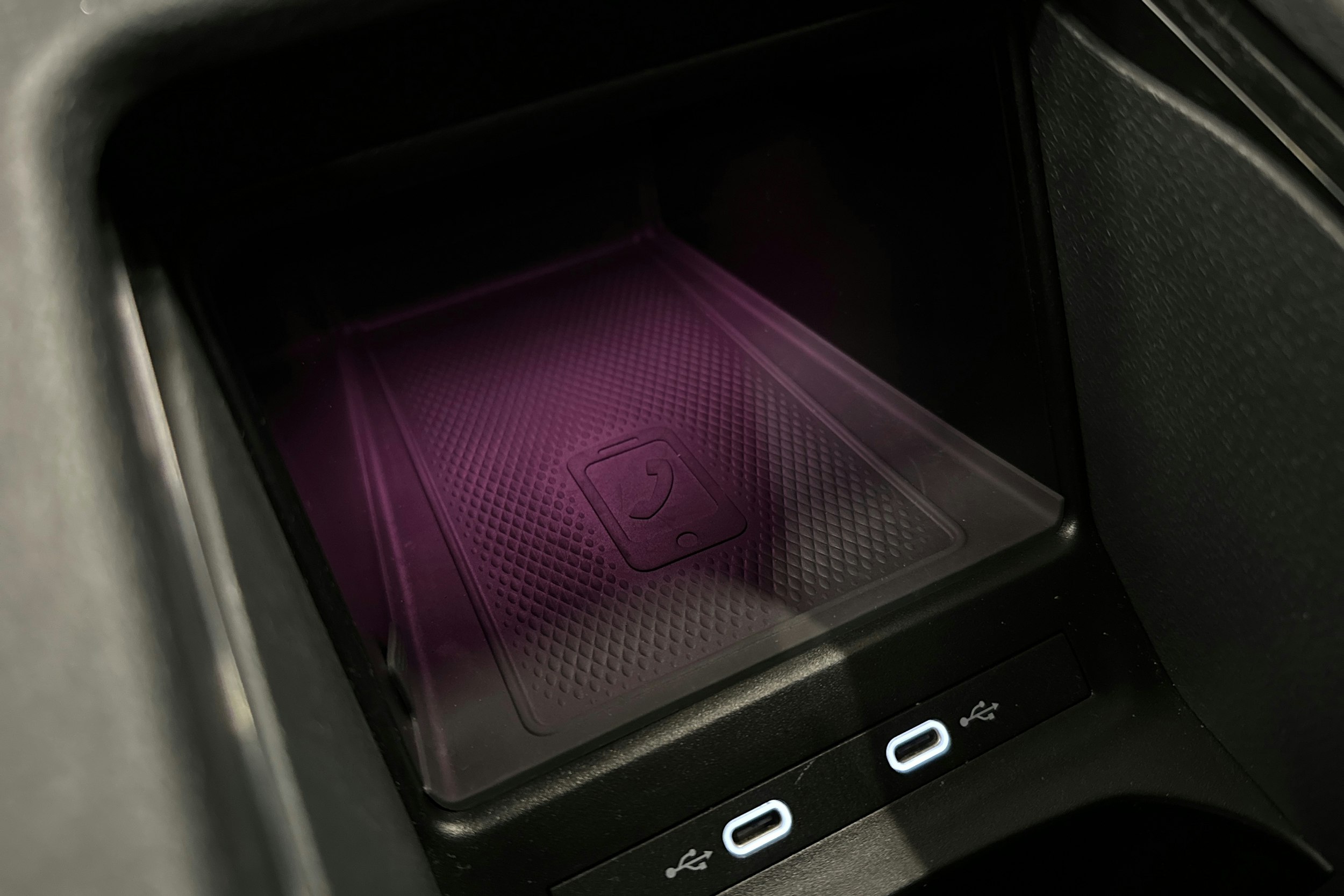 valkoinen Volkswagen ID.4 2022 kuva 25.