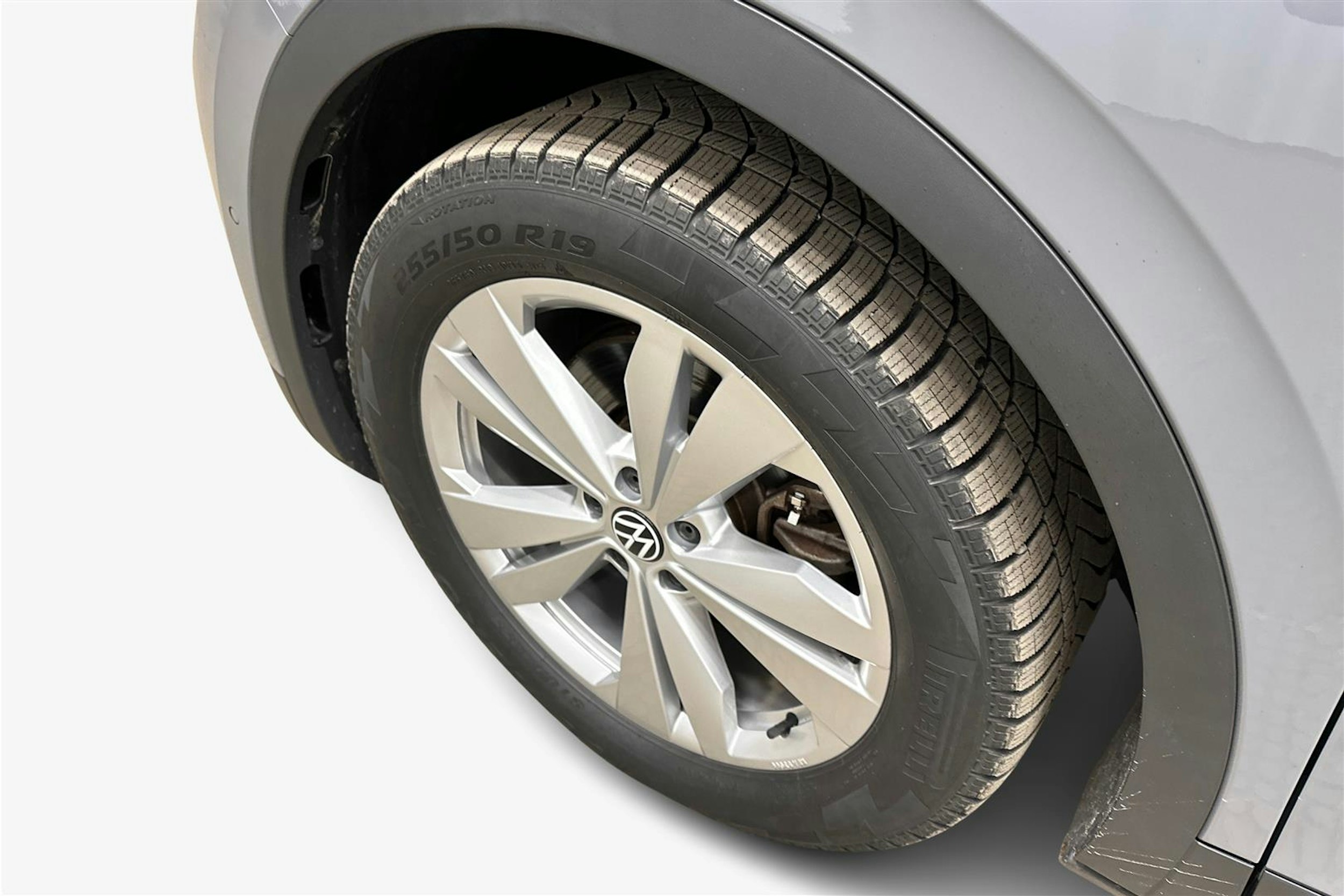 harmaa Volkswagen ID.4 2022 kuva 9.