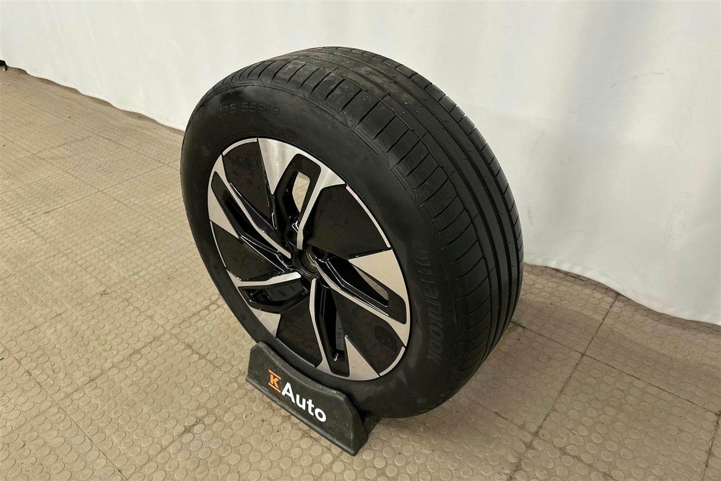 harmaa Volkswagen ID.4 2022 kuva 10.