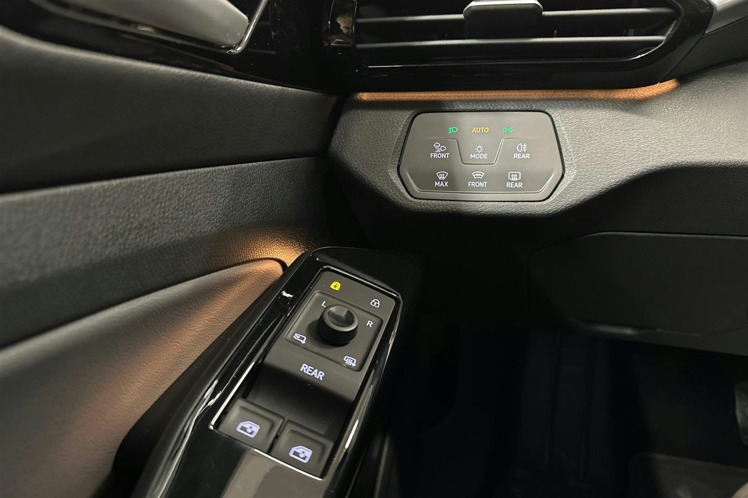 harmaa Volkswagen ID.4 2022 kuva 14.