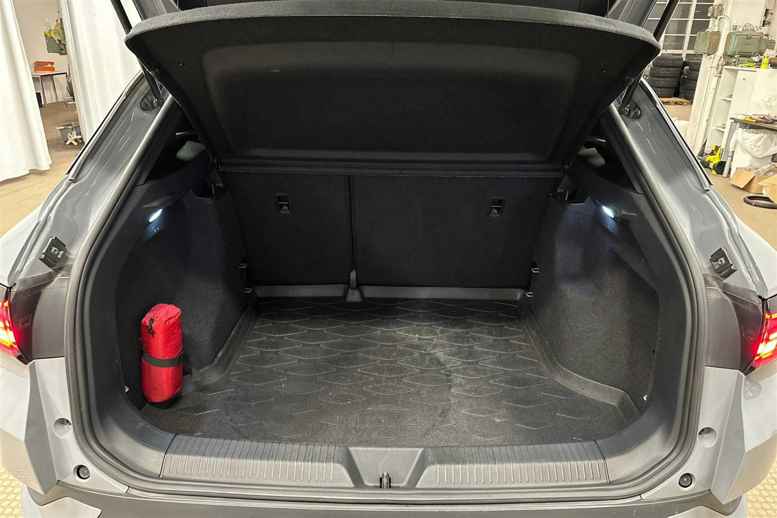 harmaa Volkswagen ID.4 2022 kuva 24.