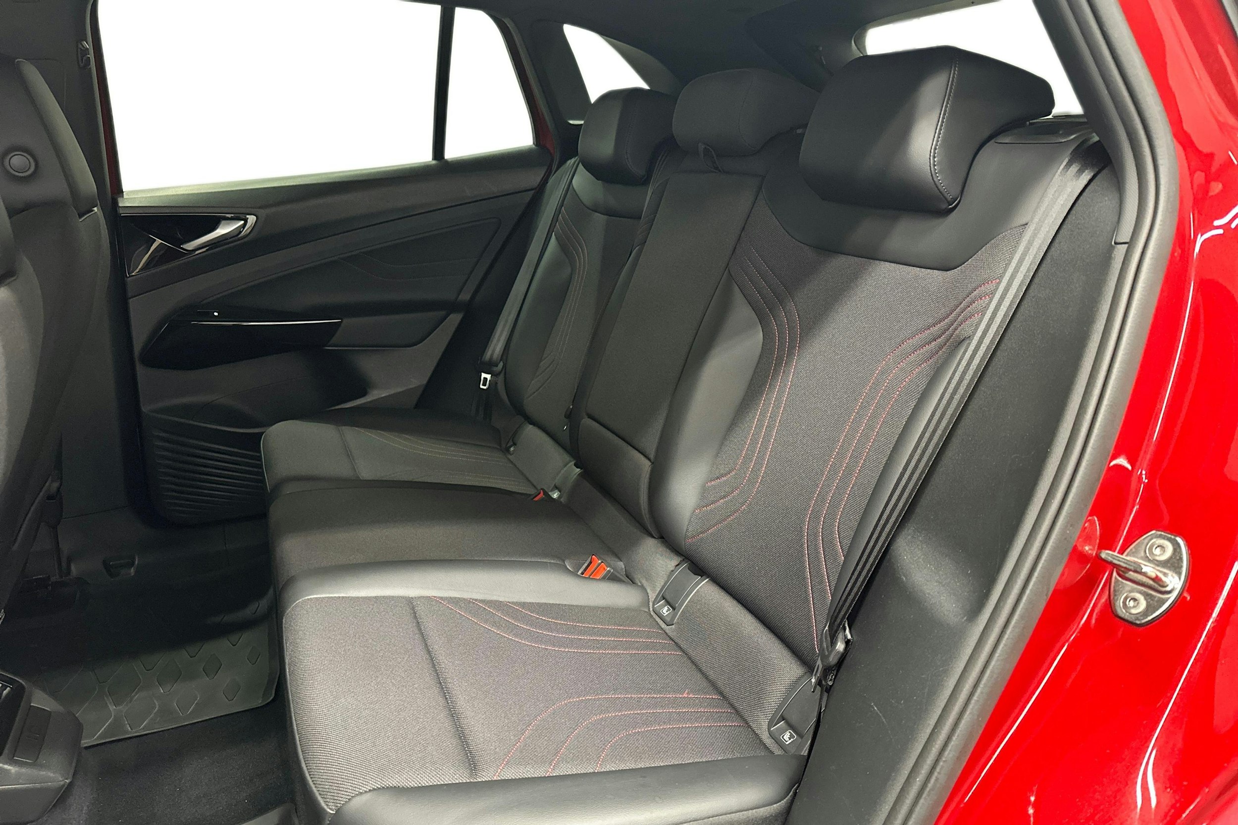 punainen Volkswagen ID.4 2022 kuva 10.