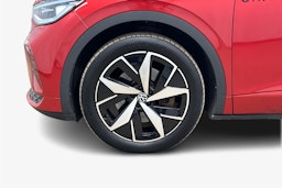 punainen Volkswagen ID.4 2022 kuva 11.