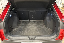 punainen Volkswagen ID.4 2022 kuva 14.