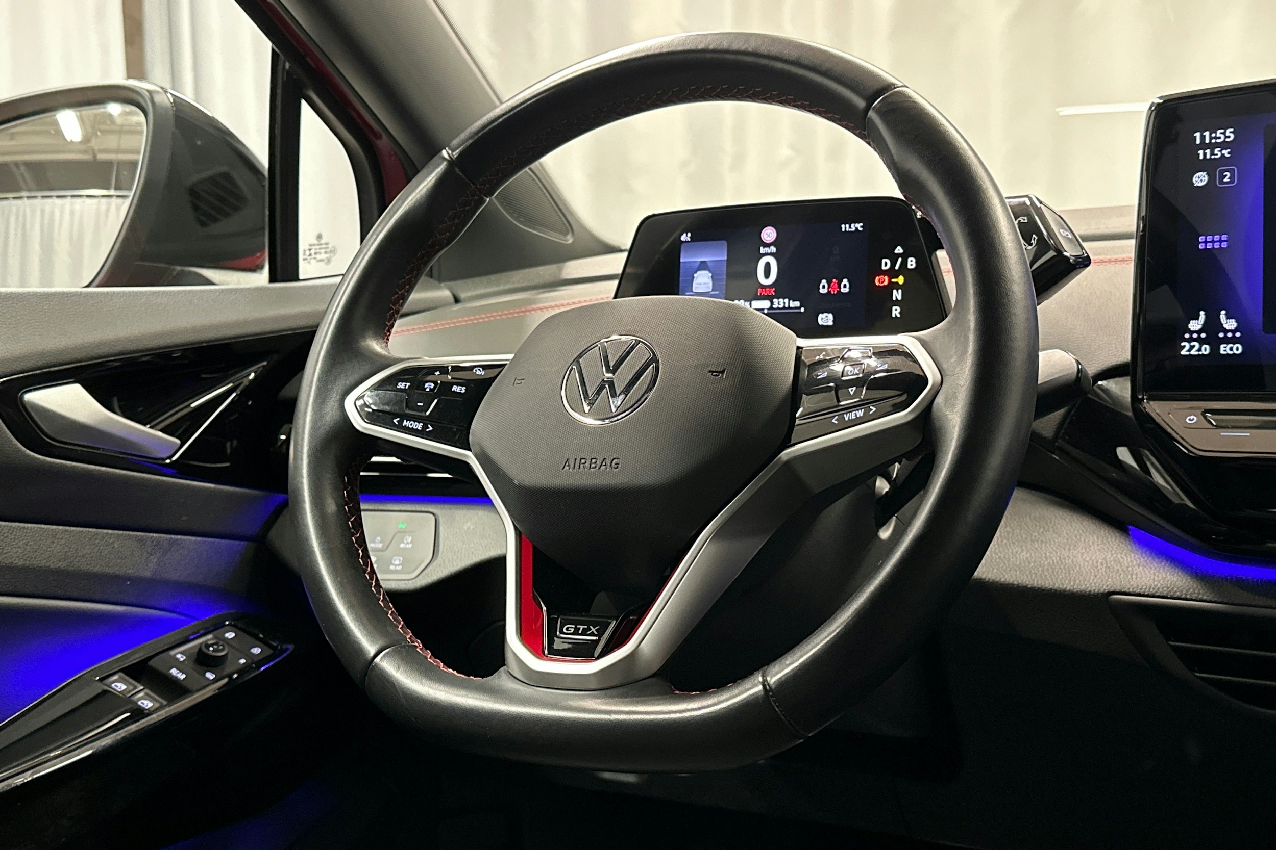 punainen Volkswagen ID.4 2022 kuva 16.