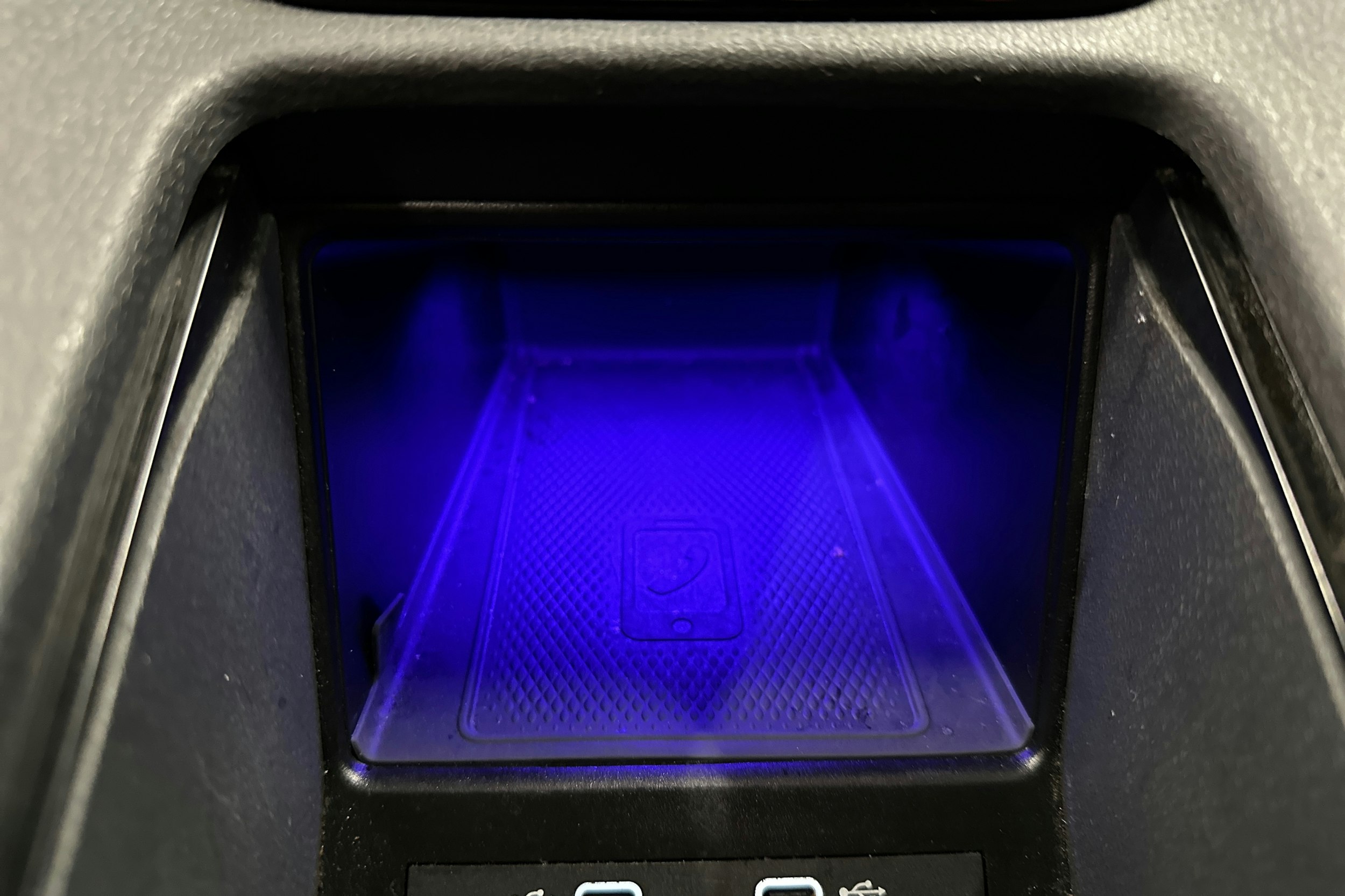 punainen Volkswagen ID.4 2022 kuva 20.