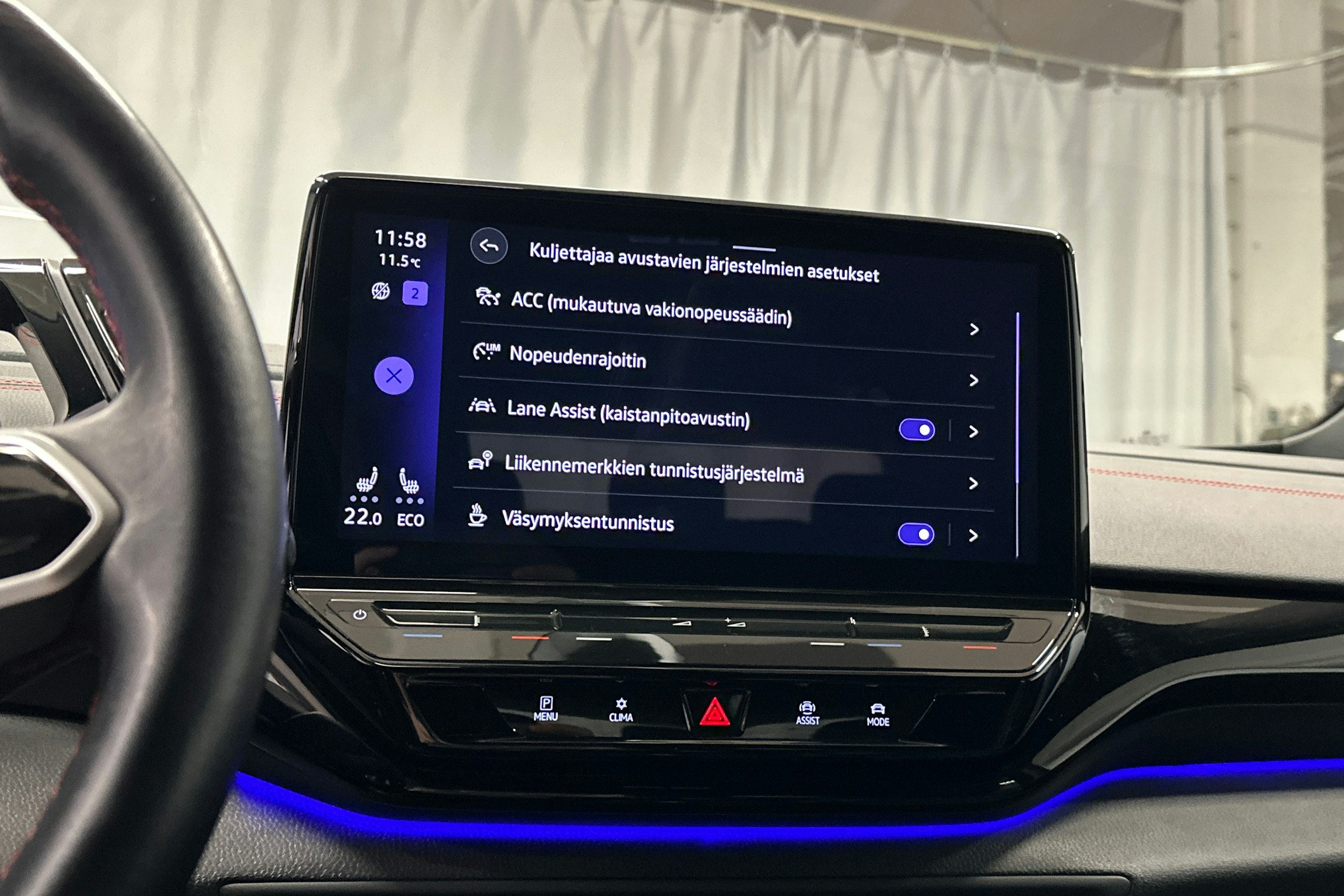 punainen Volkswagen ID.4 2022 kuva 25.