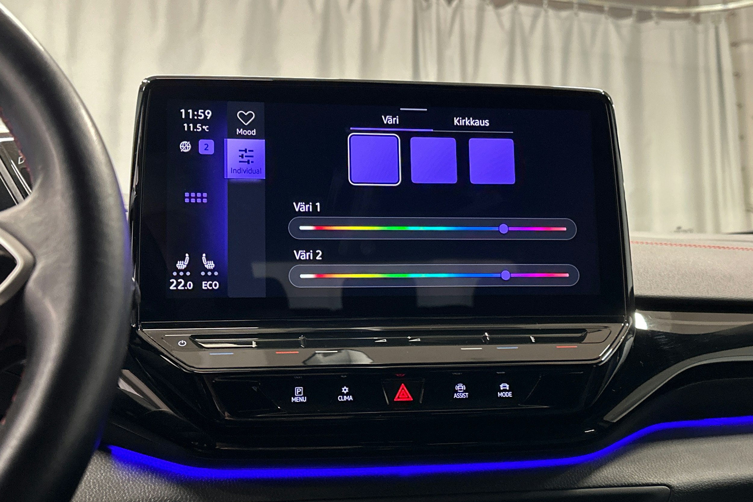 punainen Volkswagen ID.4 2022 kuva 27.