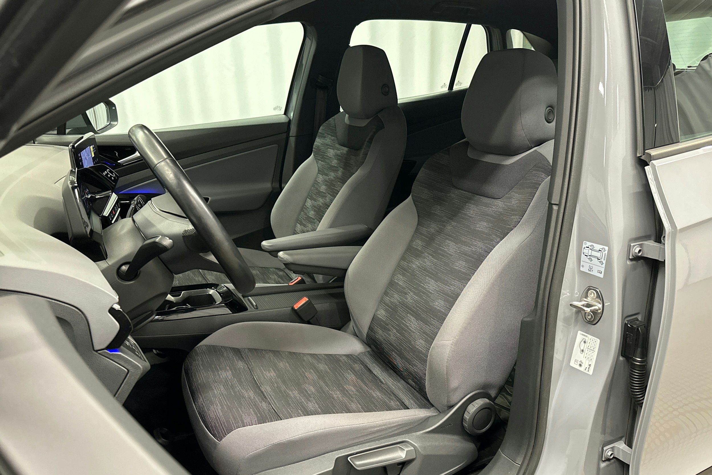 harmaa Volkswagen ID.4 2022 kuva 15.