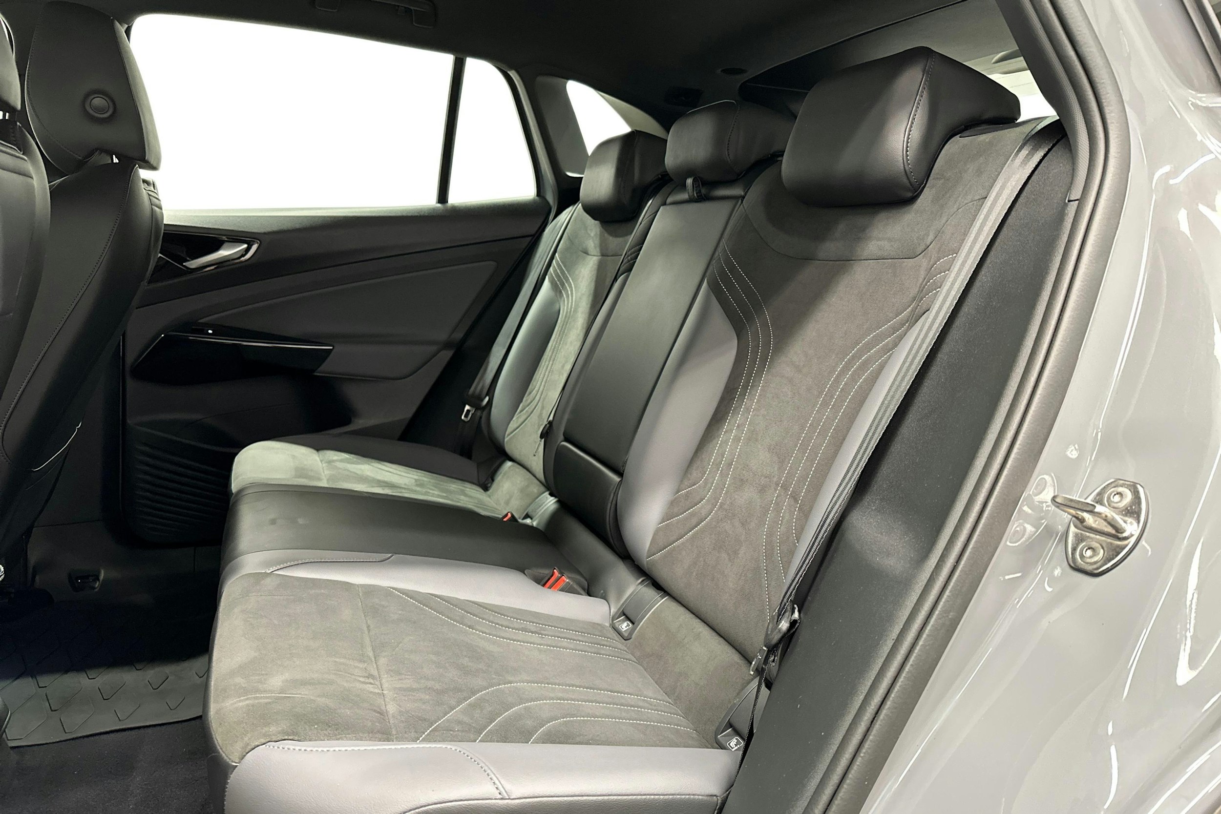 harmaa Volkswagen ID.4 2023 kuva 10.