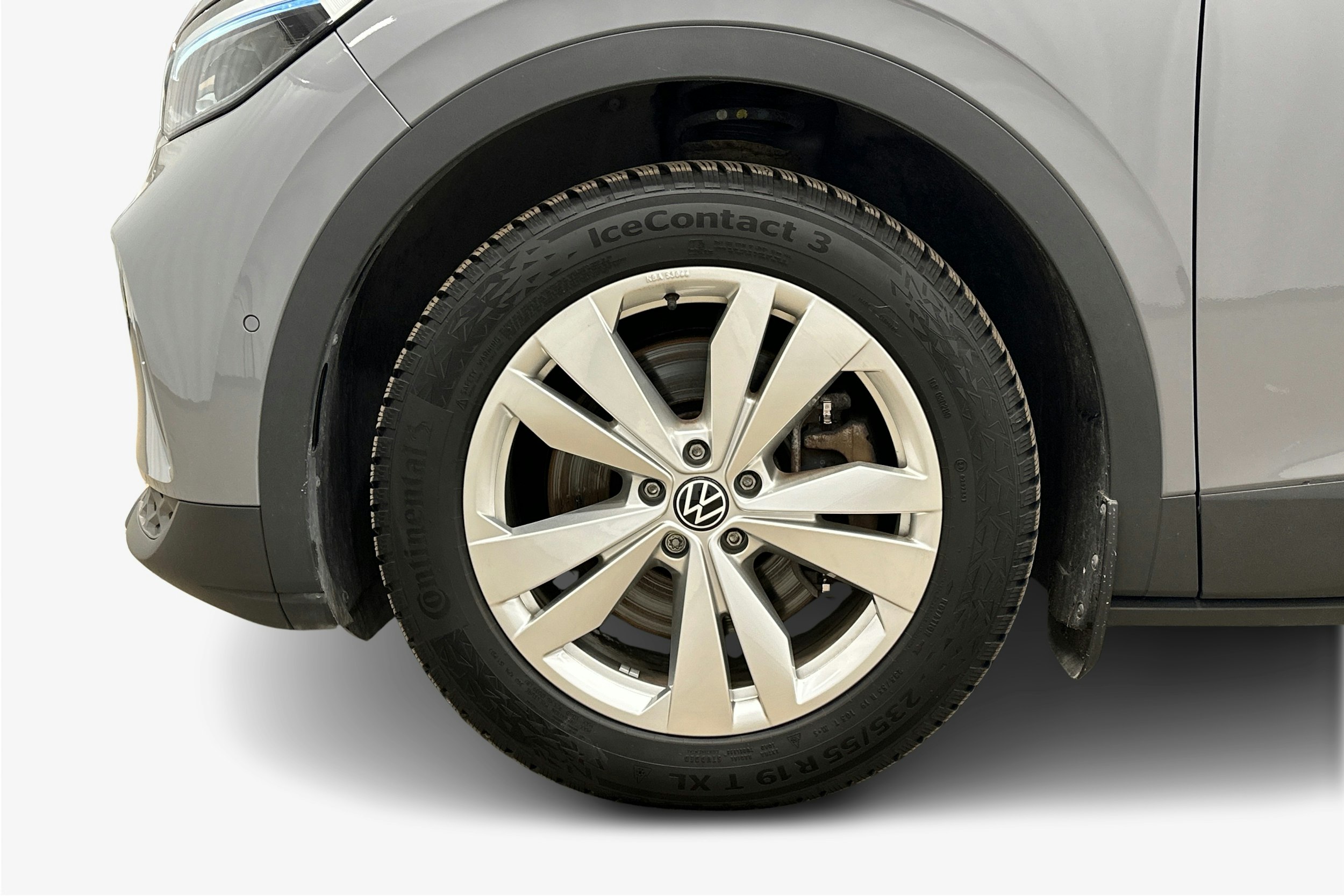 harmaa Volkswagen ID.4 2023 kuva 11.