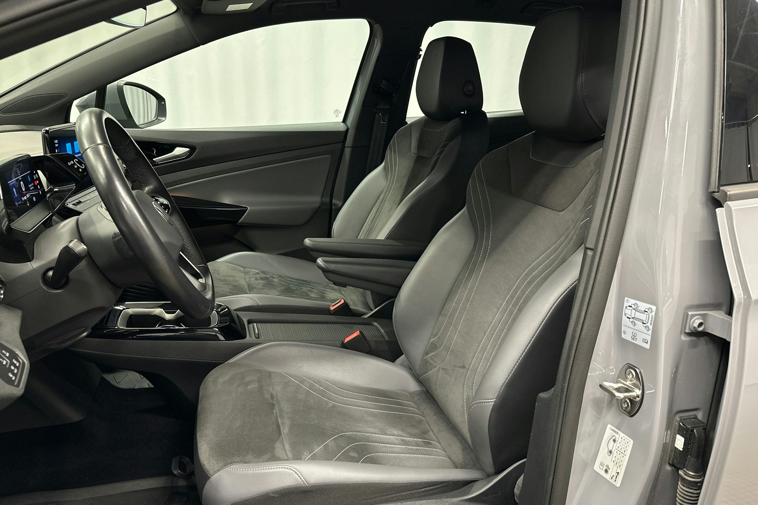 harmaa Volkswagen ID.4 2023 kuva 15.