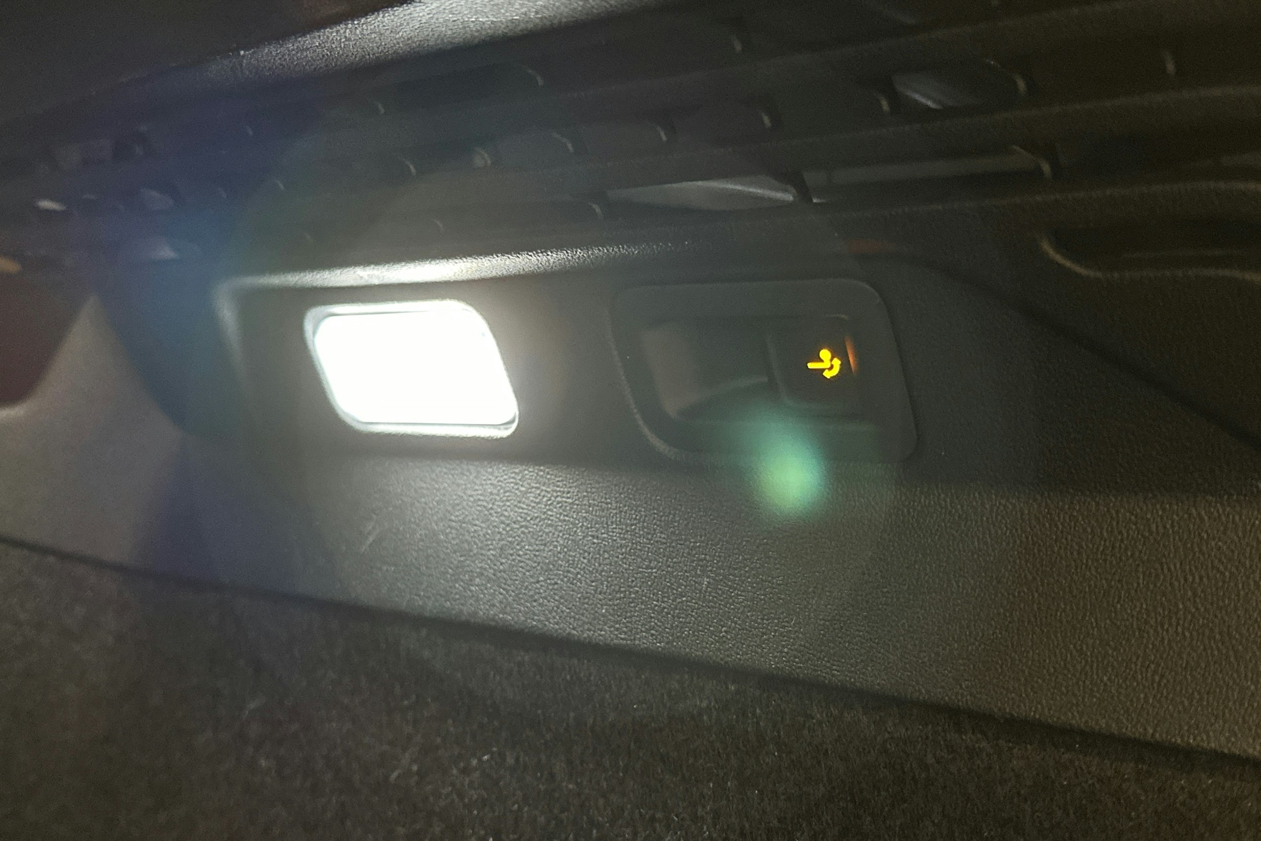 harmaa Volkswagen ID.4 2023 kuva 17.