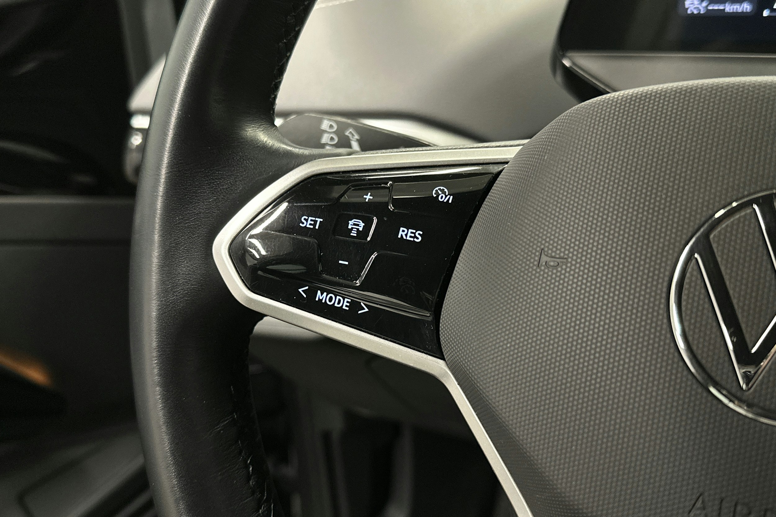 harmaa Volkswagen ID.4 2023 kuva 19.