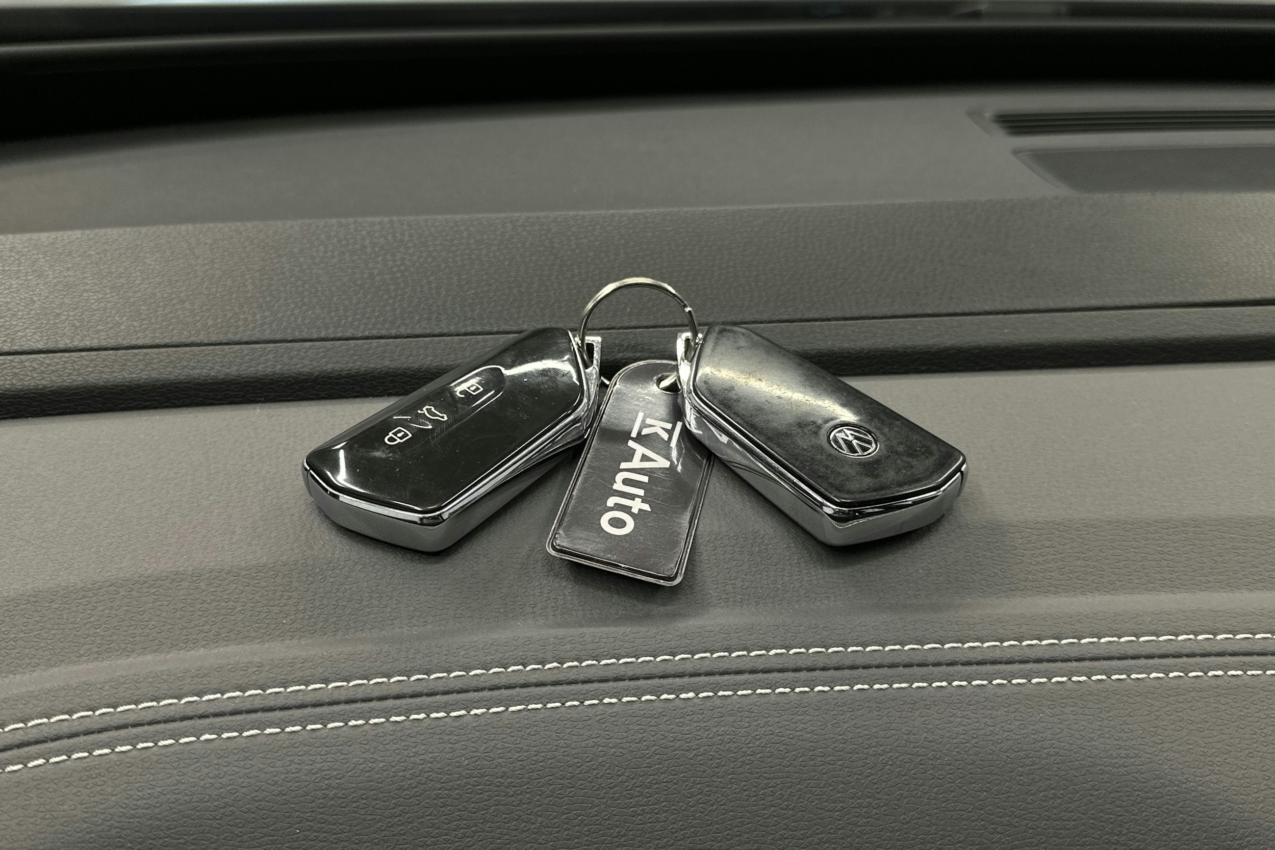 harmaa Volkswagen ID.4 2023 kuva 30.