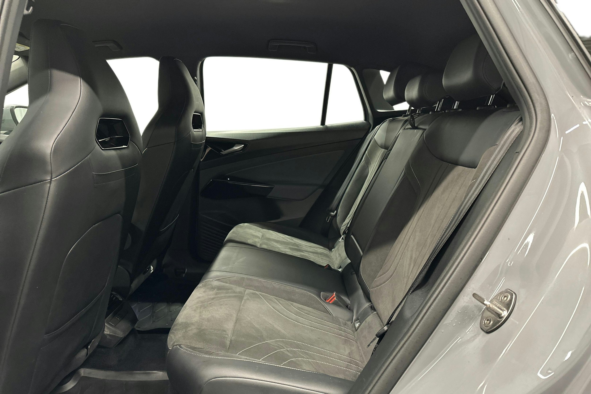 harmaa Volkswagen ID.4 2023 kuva 10.