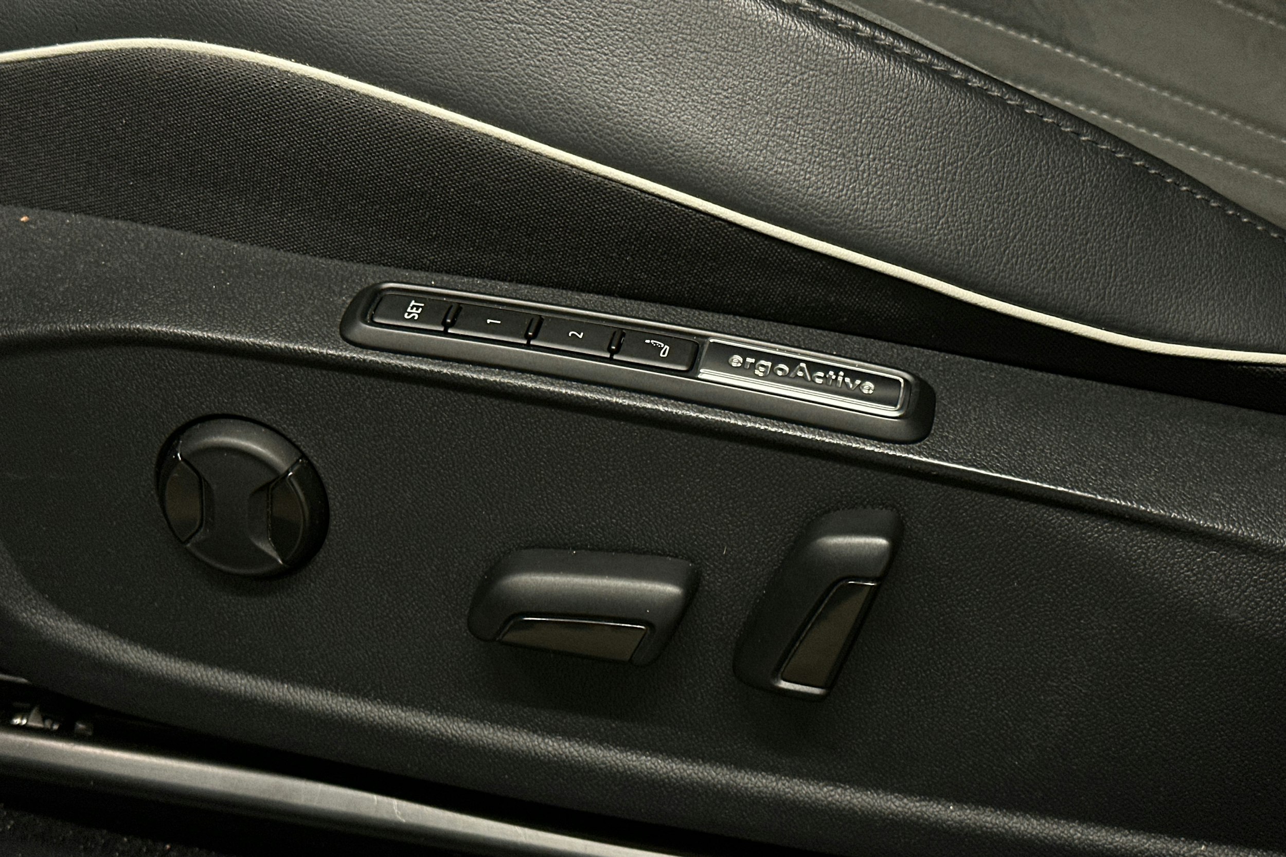 harmaa Volkswagen ID.4 2023 kuva 17.