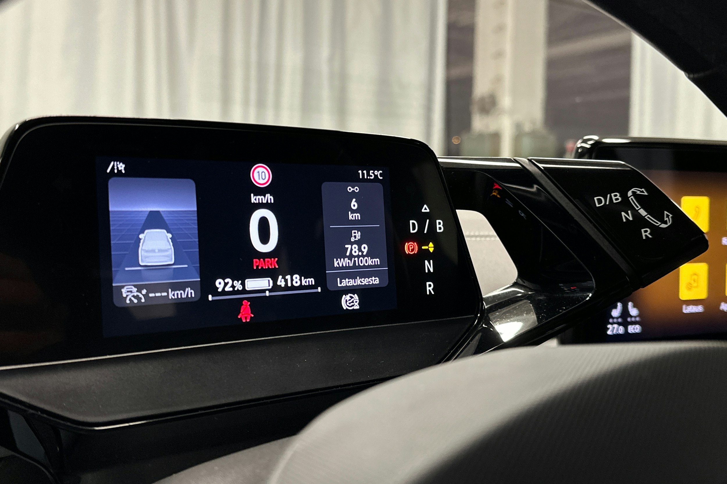 harmaa Volkswagen ID.4 2023 kuva 19.