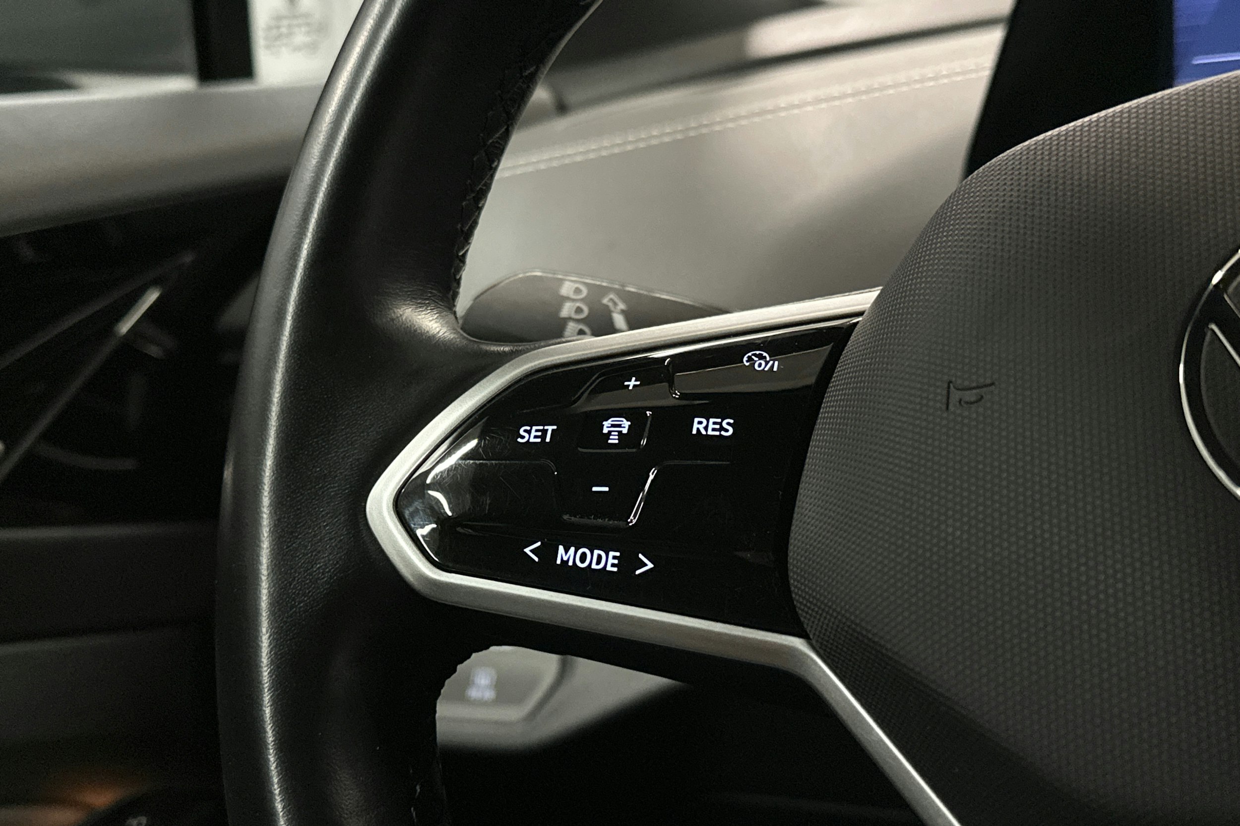 harmaa Volkswagen ID.4 2023 kuva 20.