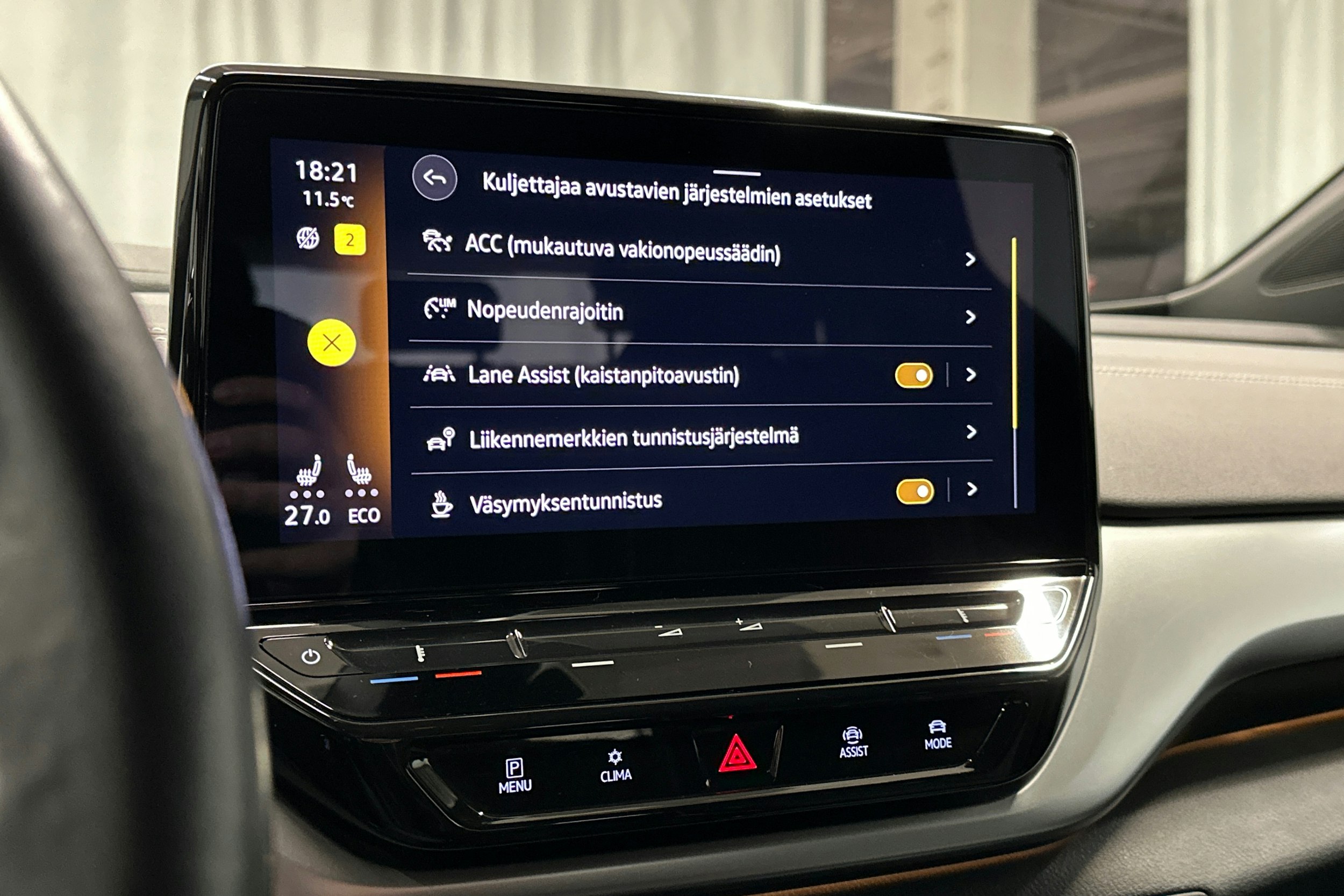 harmaa Volkswagen ID.4 2023 kuva 28.