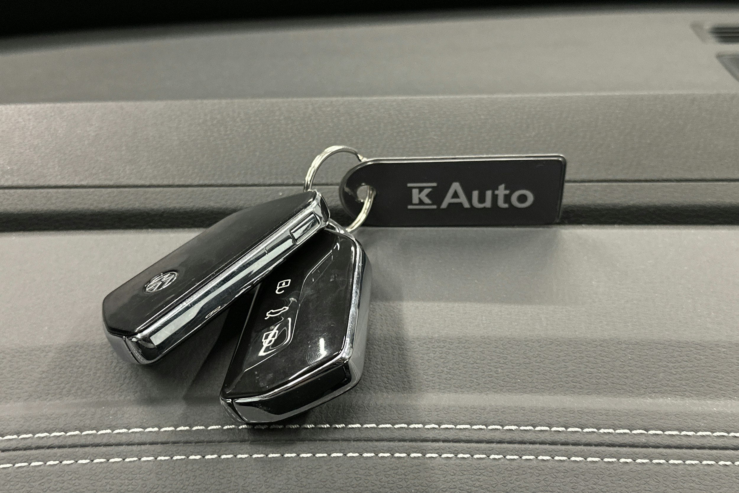 harmaa Volkswagen ID.4 2023 kuva 30.