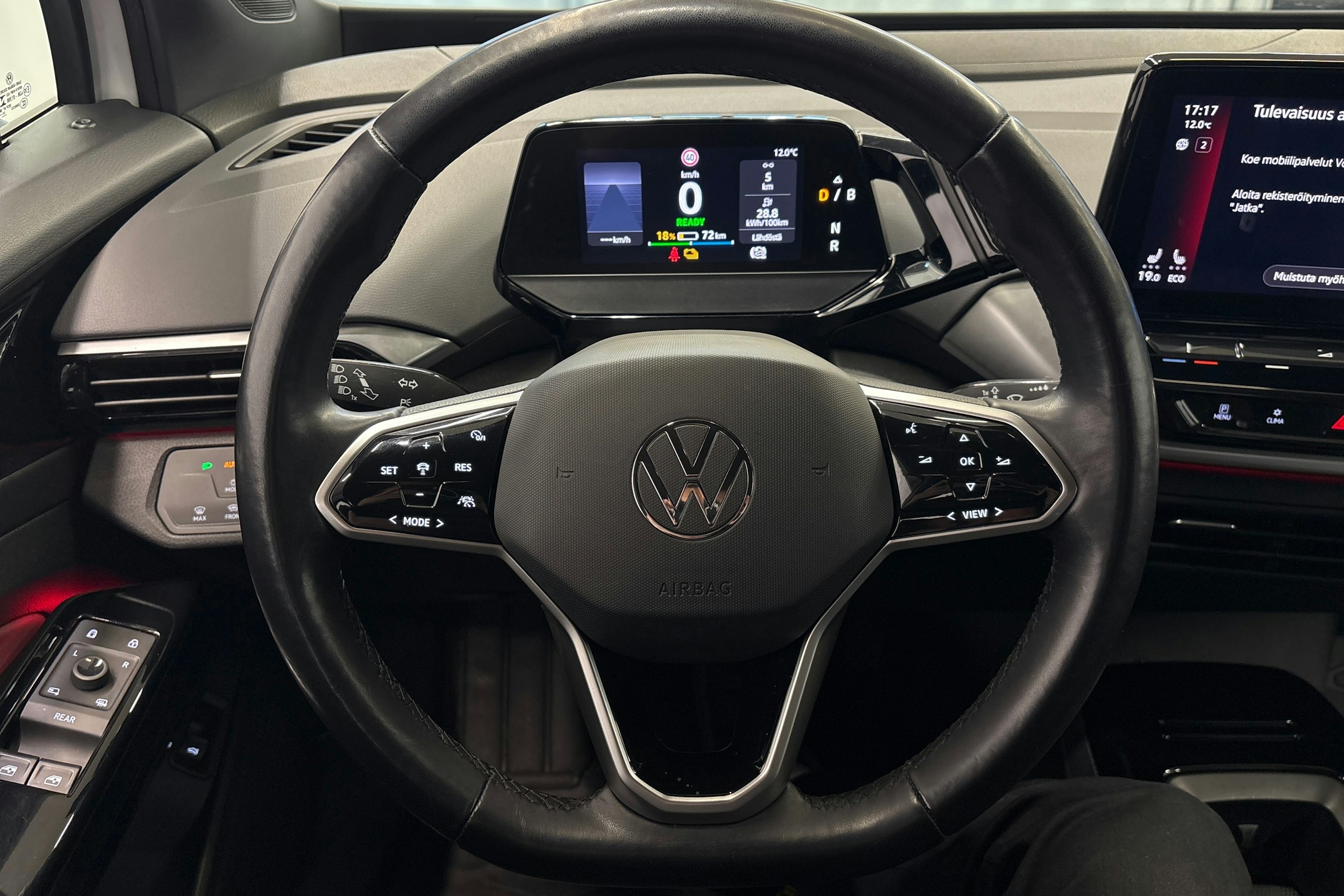 valkoinen Volkswagen ID.4 2022 kuva 17.