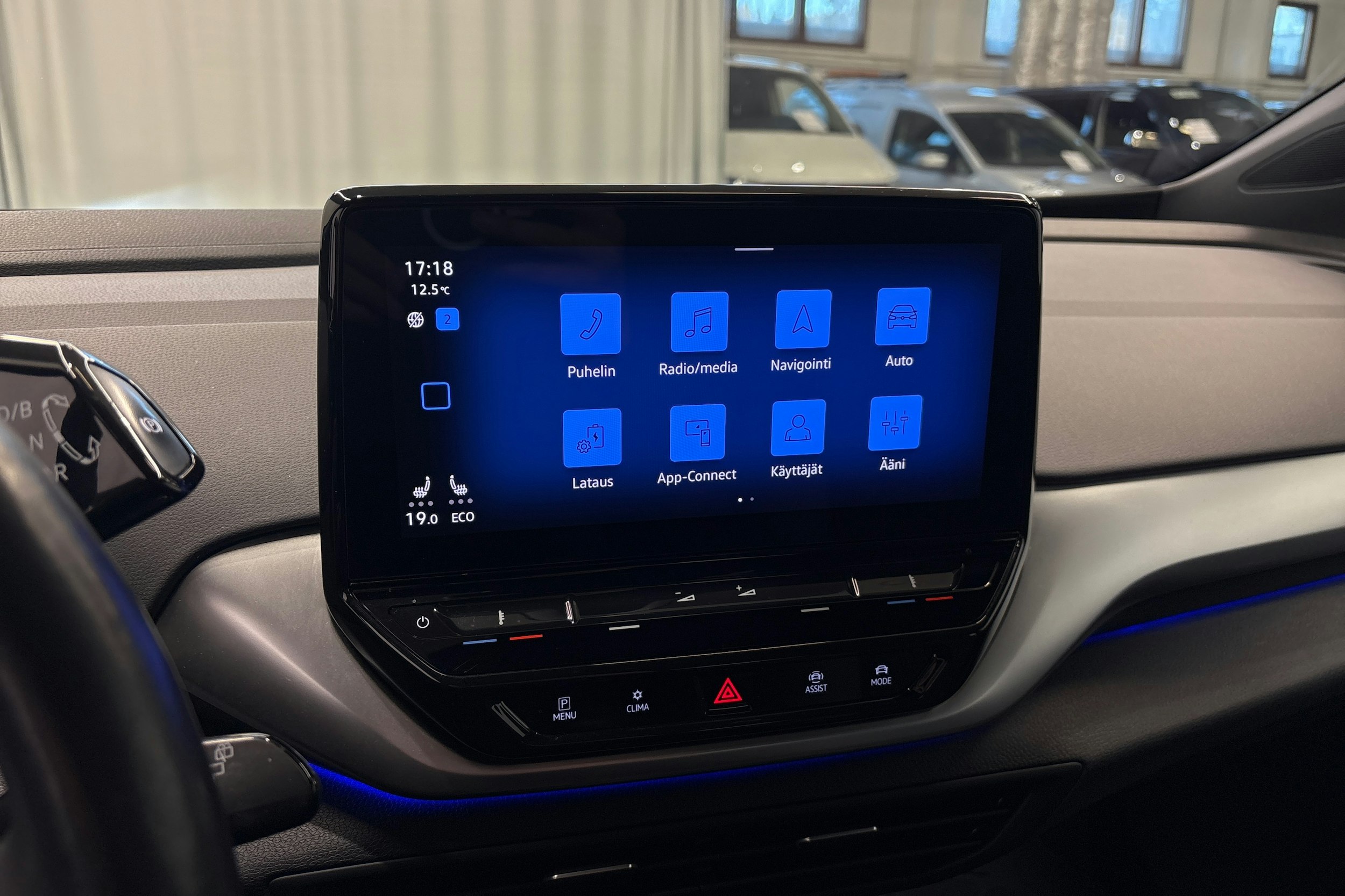 valkoinen Volkswagen ID.4 2022 kuva 18.