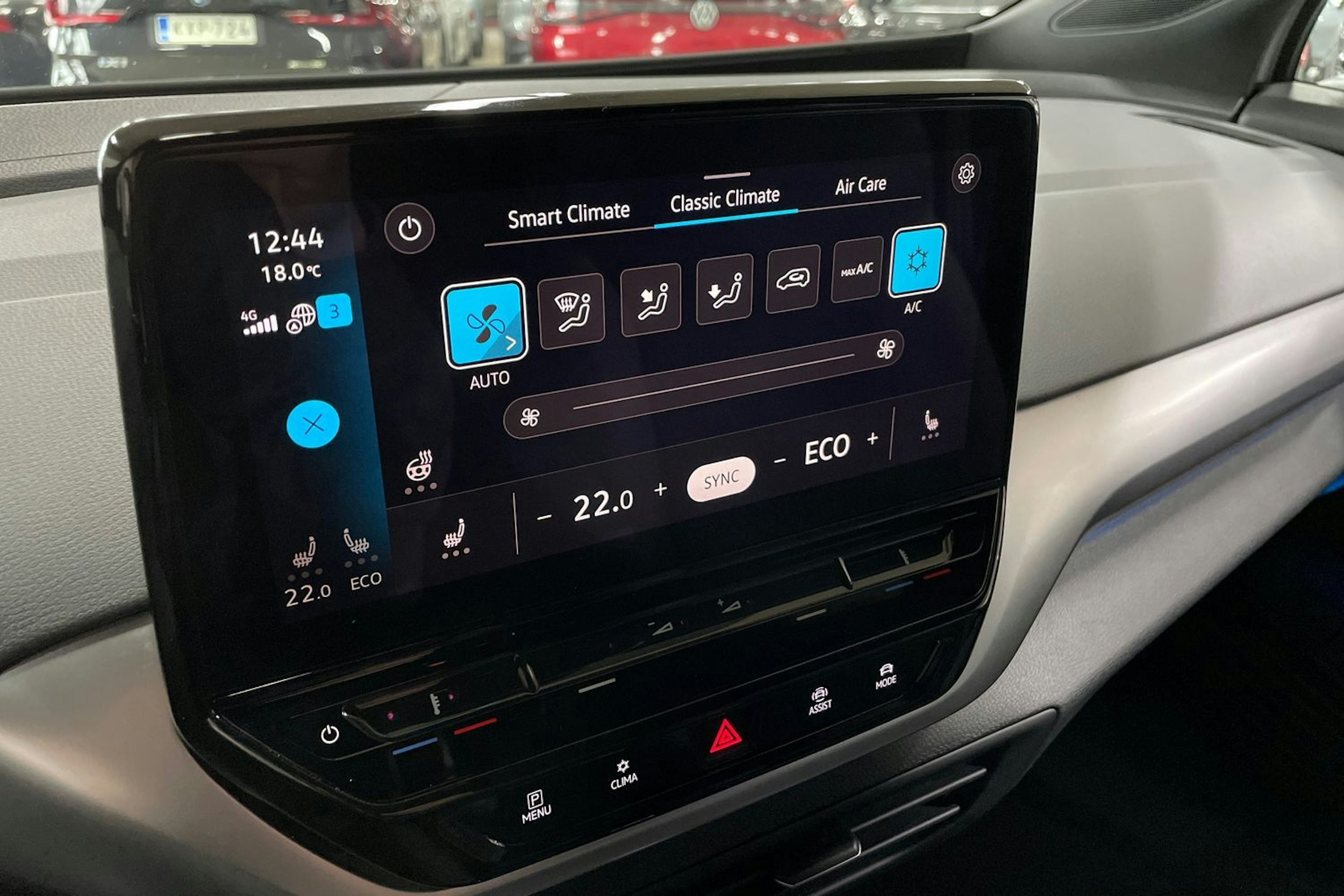 Valkoinen Volkswagen ID.4 2022 kuva 27.