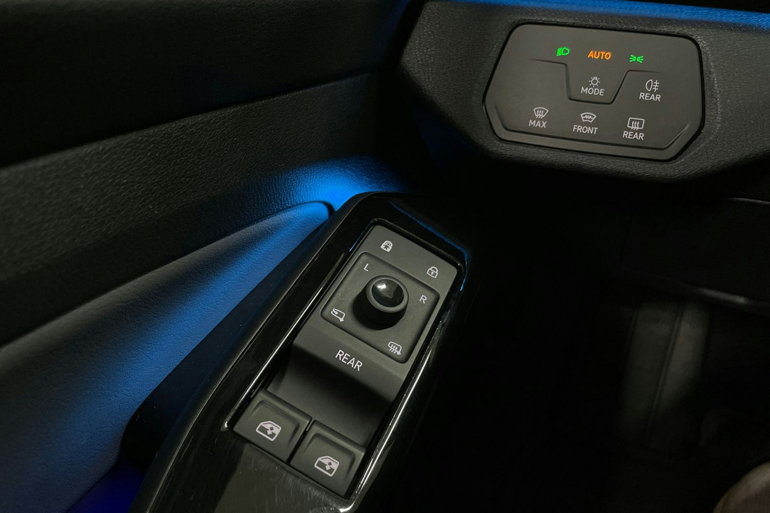 Valkoinen Volkswagen ID.4 2022 kuva 28.