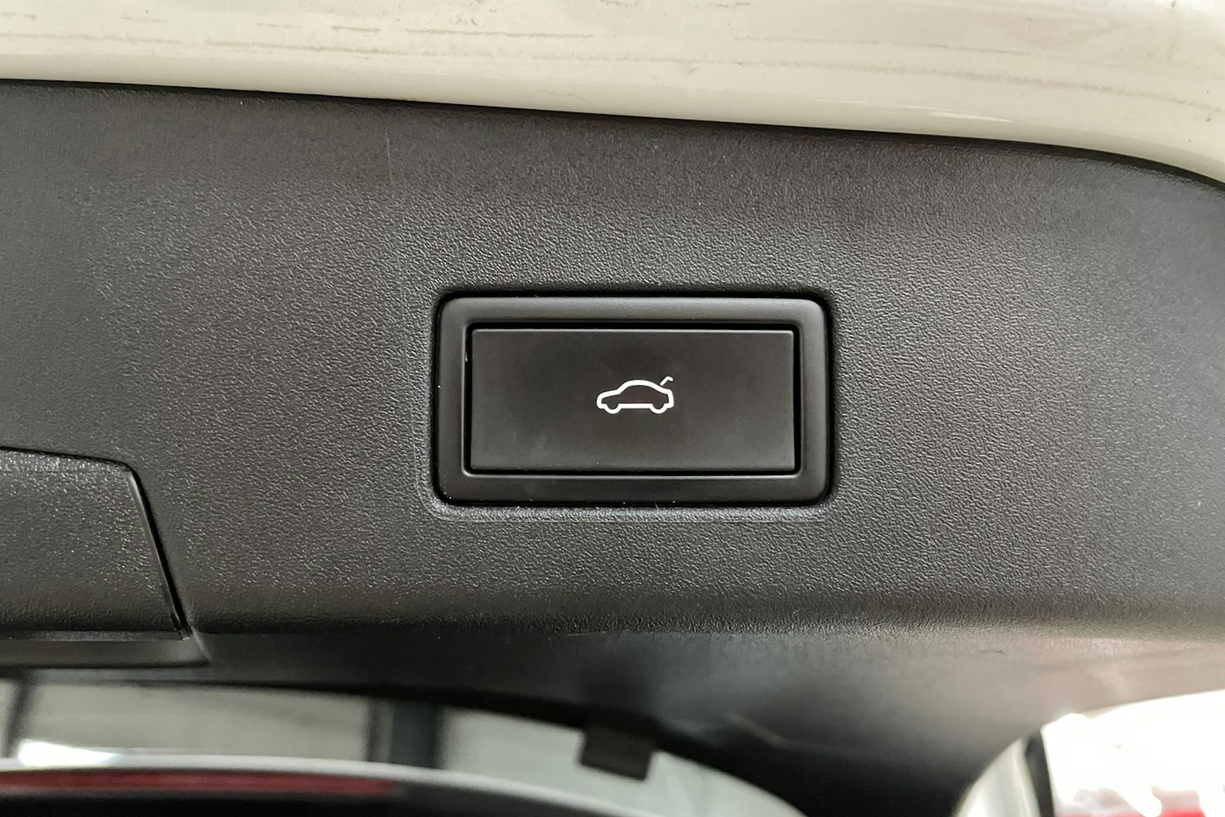 Valkoinen Volkswagen ID.4 2022 kuva 30.