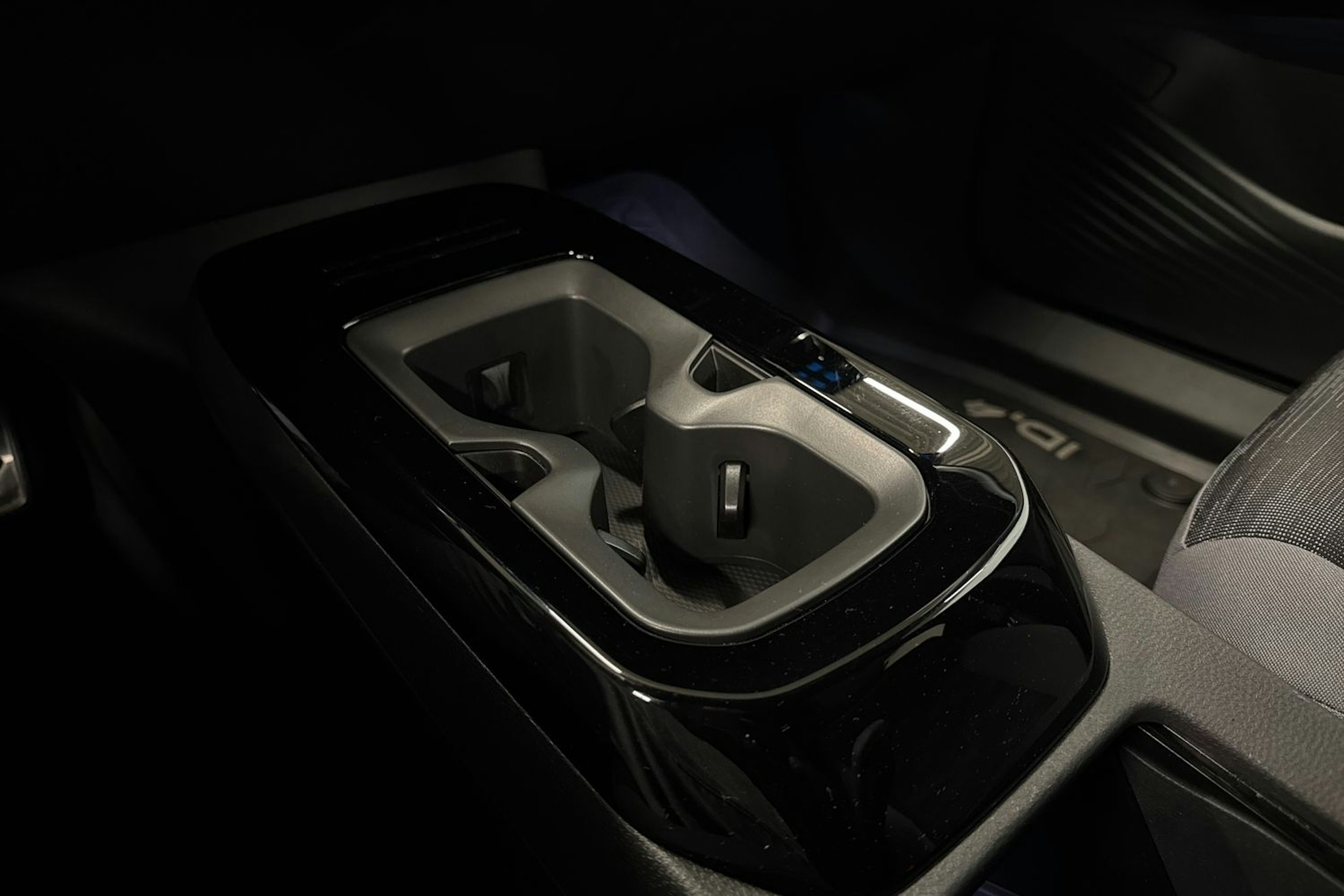 musta Volkswagen ID.4 2022 kuva 14.