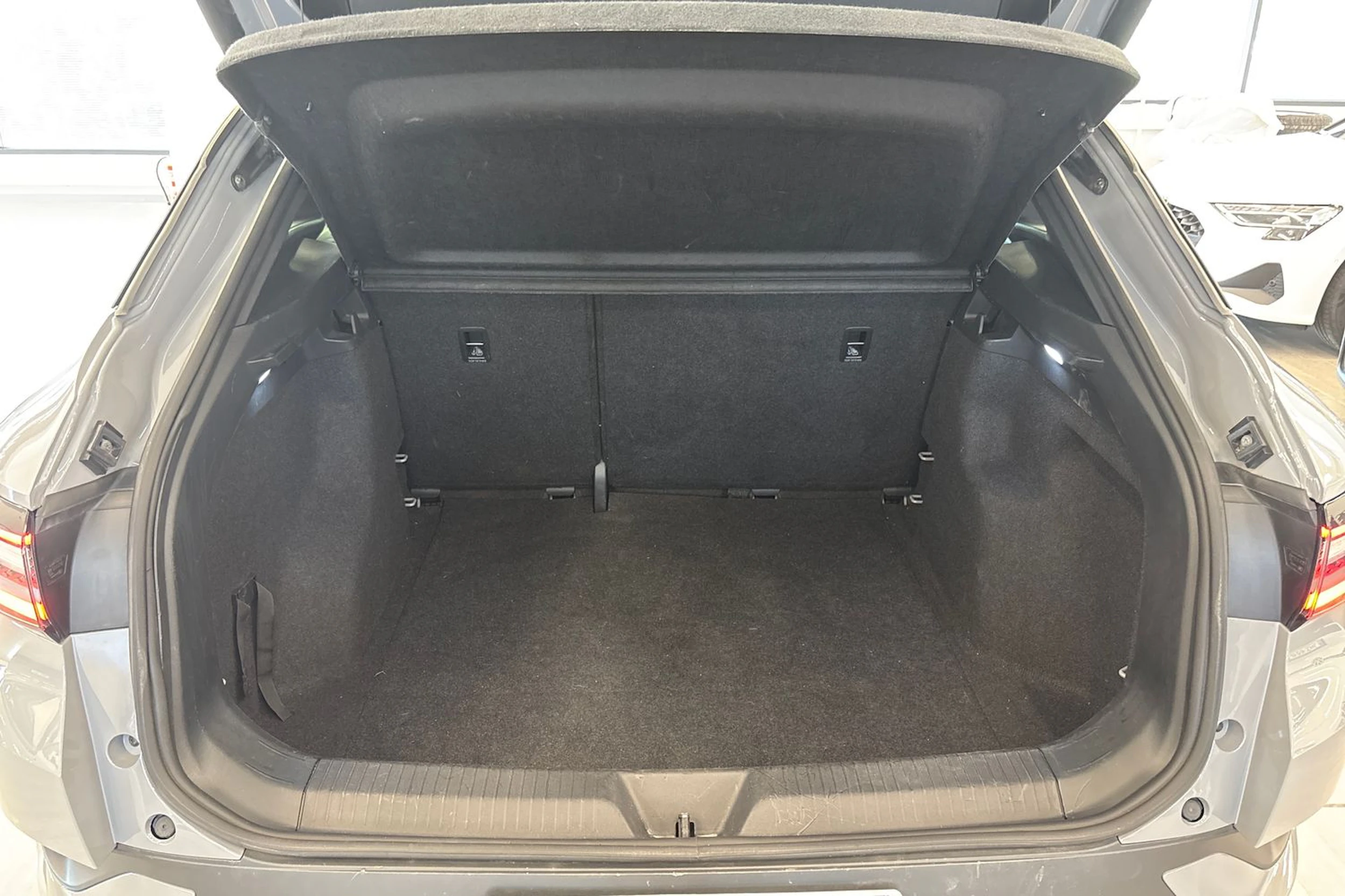 harmaa Volkswagen ID.4 2022 kuva 15.