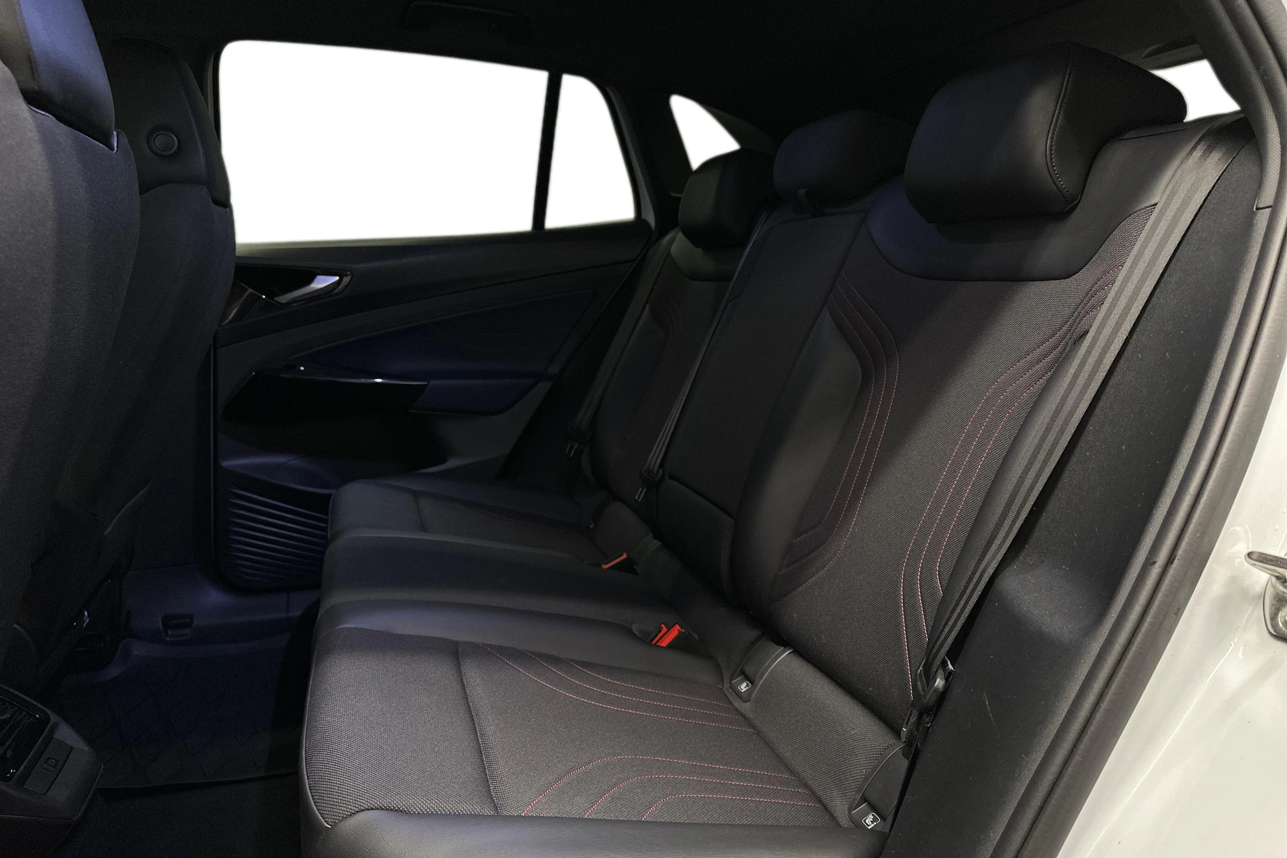 valkoinen Volkswagen ID.4 2022 kuva 8.