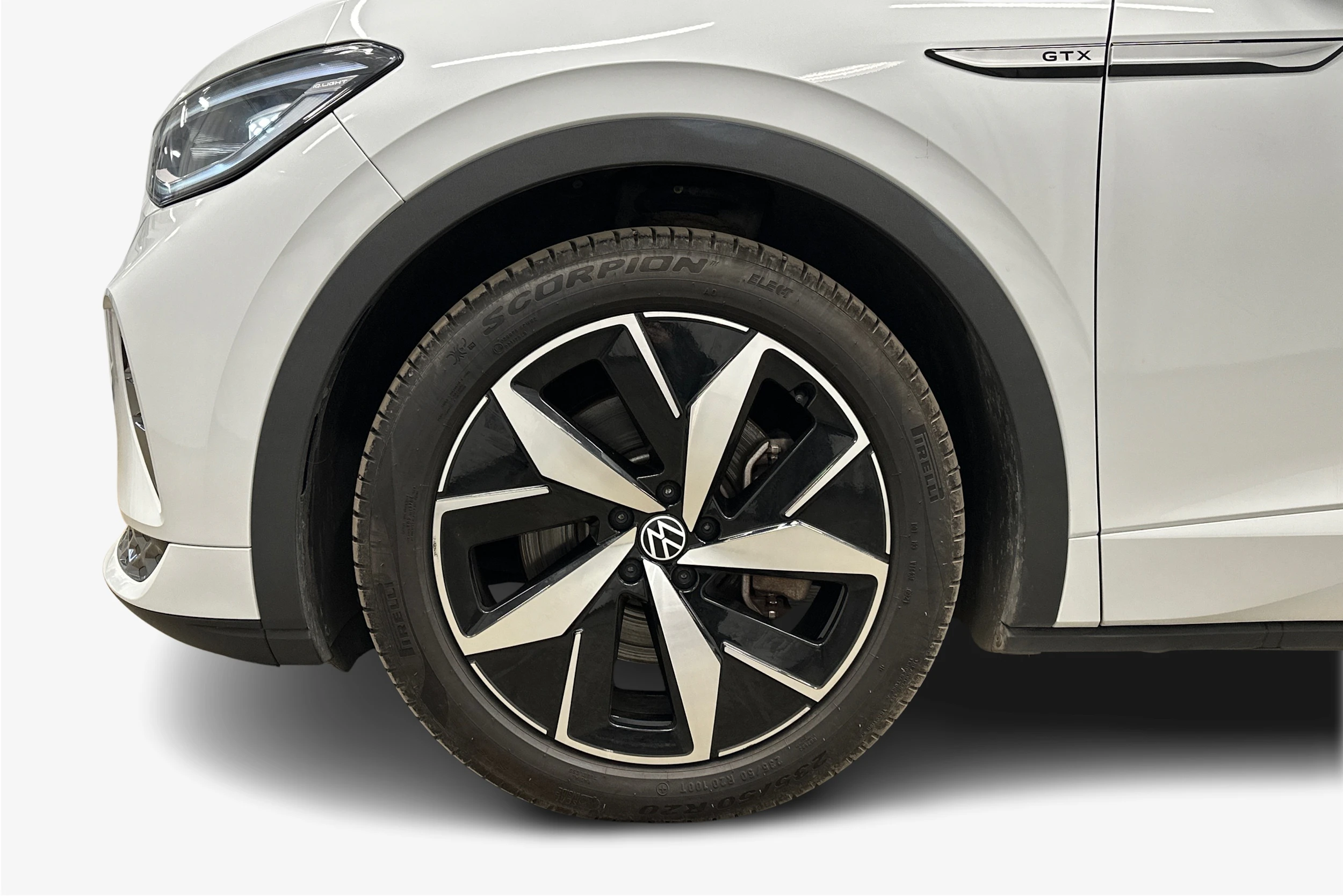 valkoinen Volkswagen ID.4 2022 kuva 9.