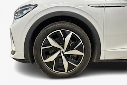 valkoinen Volkswagen ID.4 2022 kuva 9.